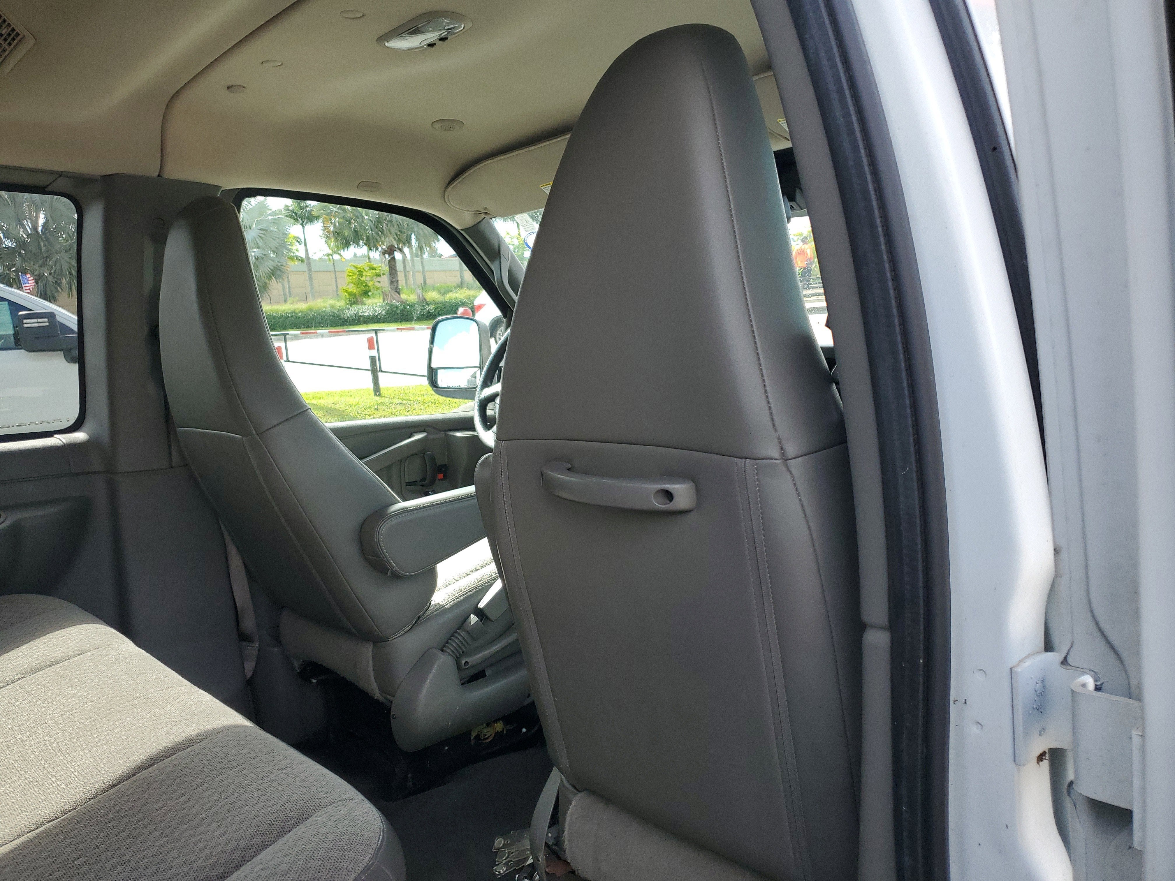 2020 Chevrolet Express Passenger 3500 1LT
