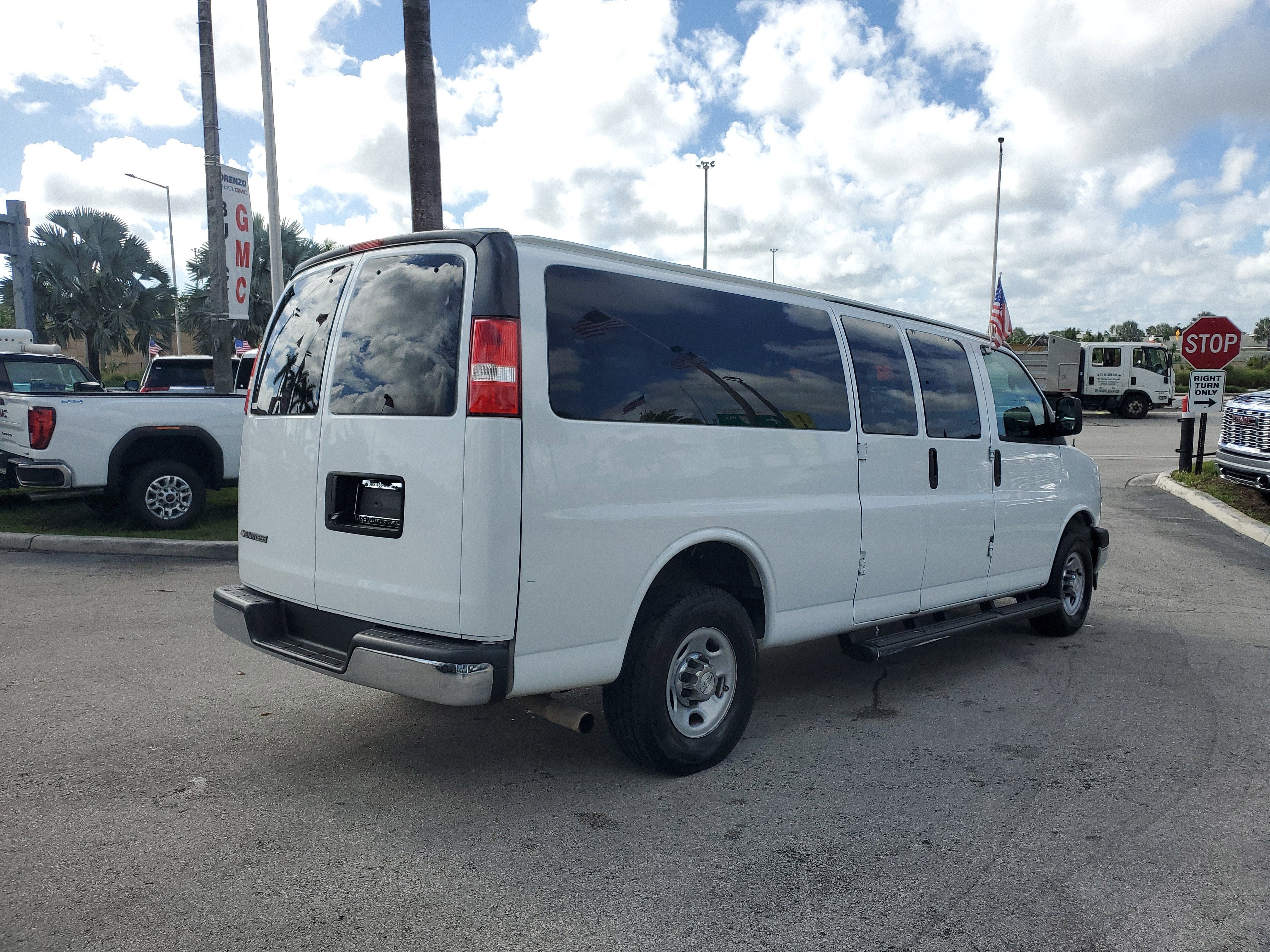 2020 Chevrolet Express Passenger 3500 1LT