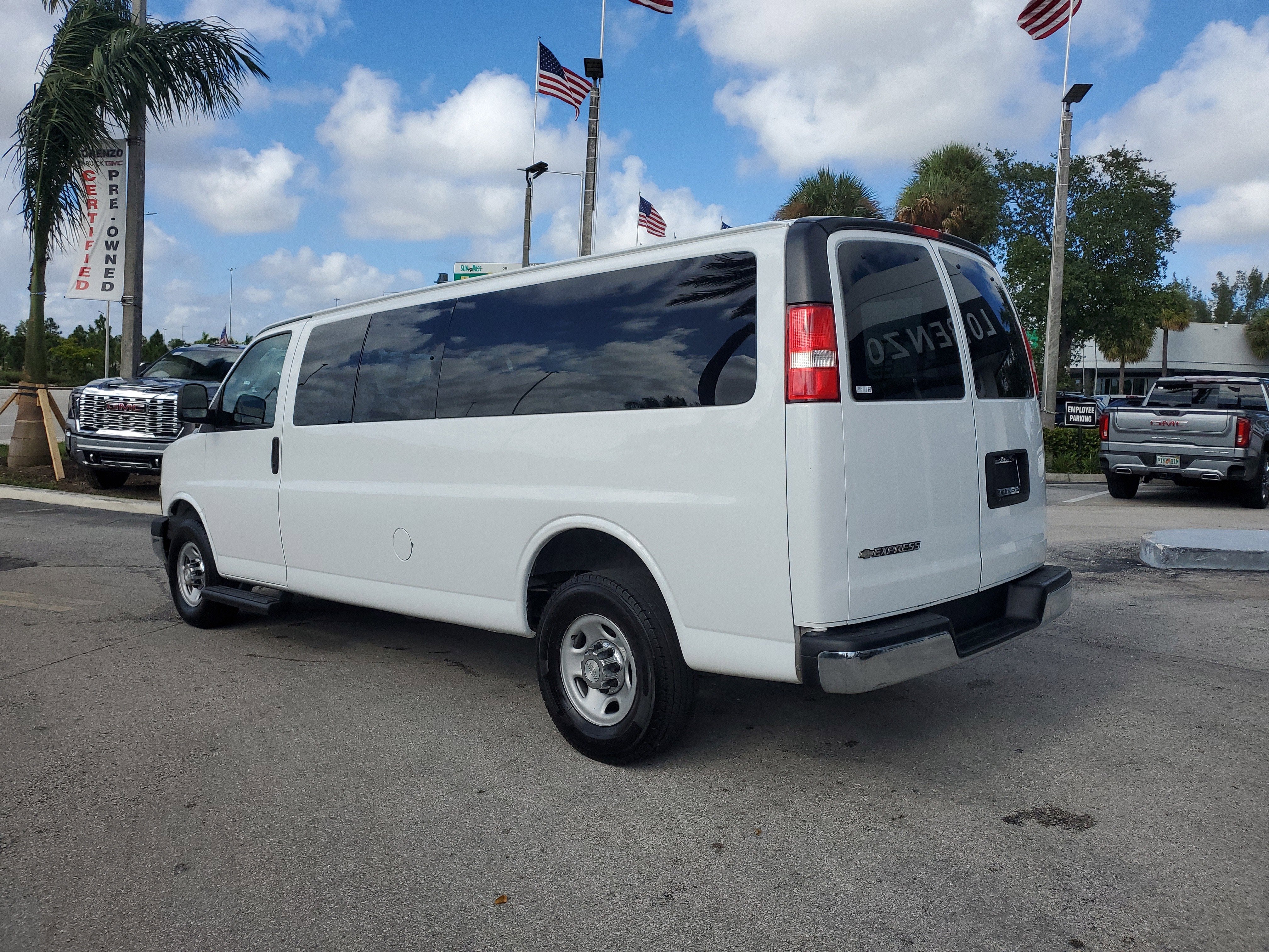 2020 Chevrolet Express Passenger 3500 1LT