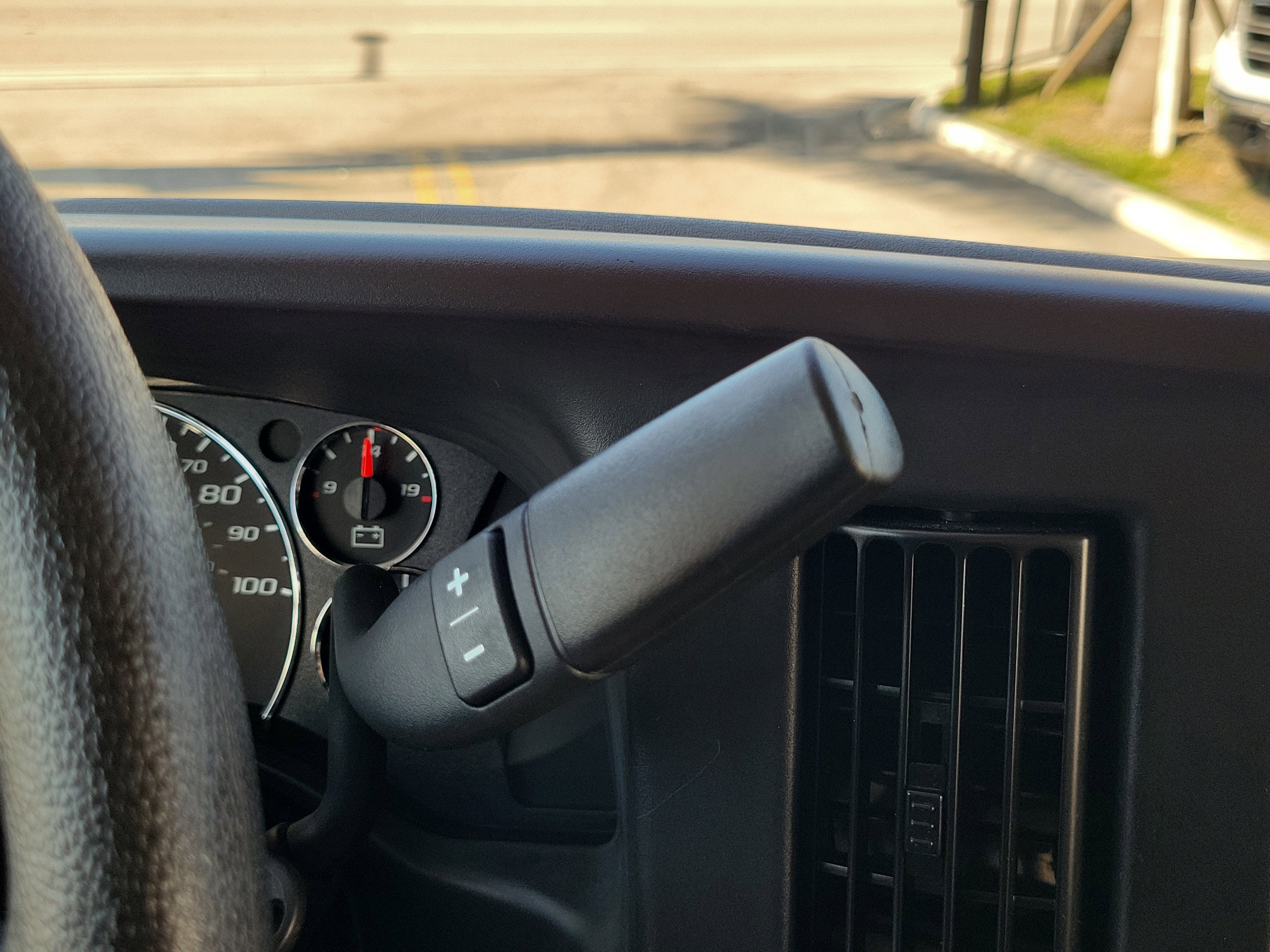 2025 Chevrolet Express Passenger 1LT