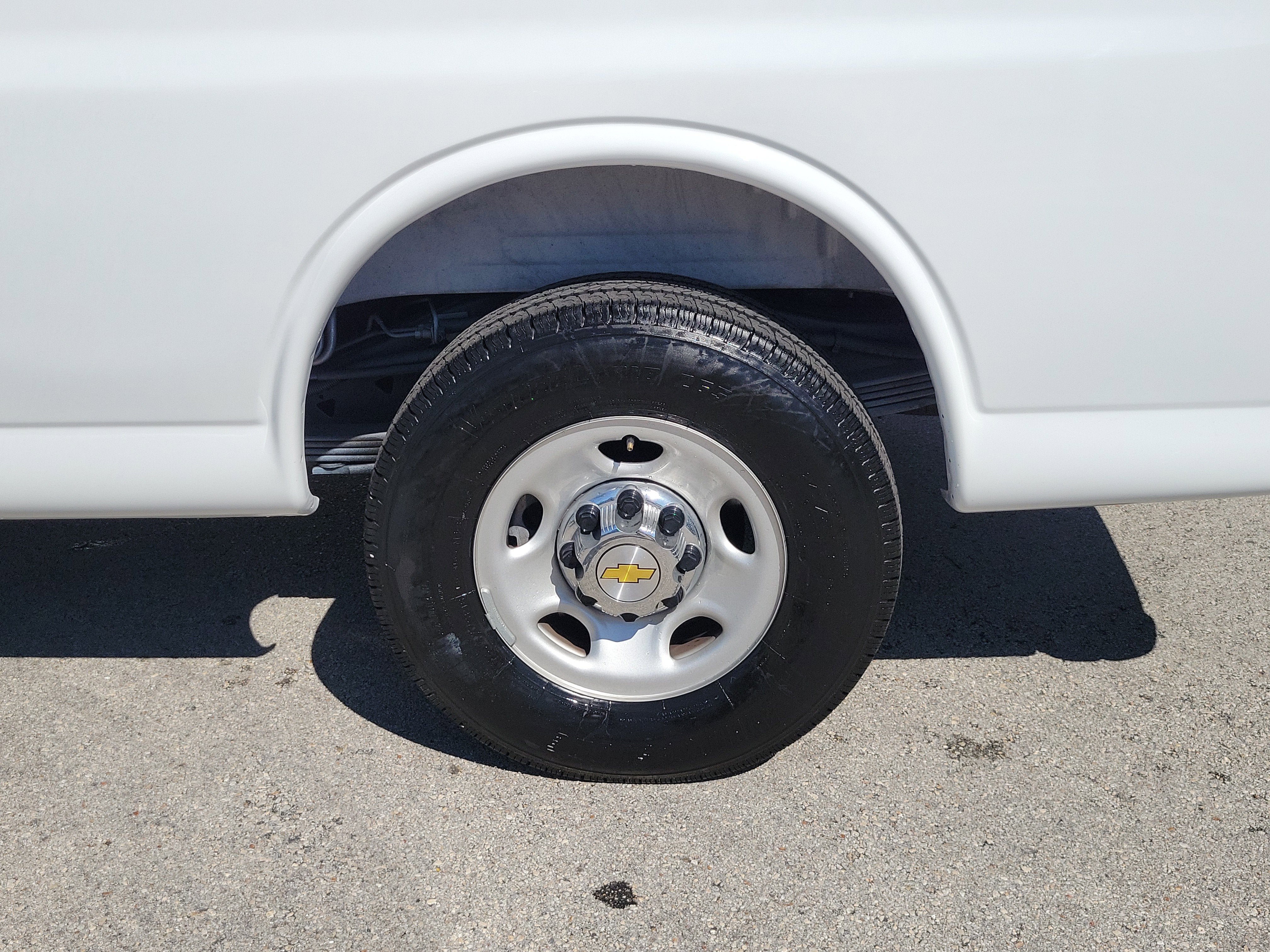 2025 Chevrolet Express Passenger 1LT