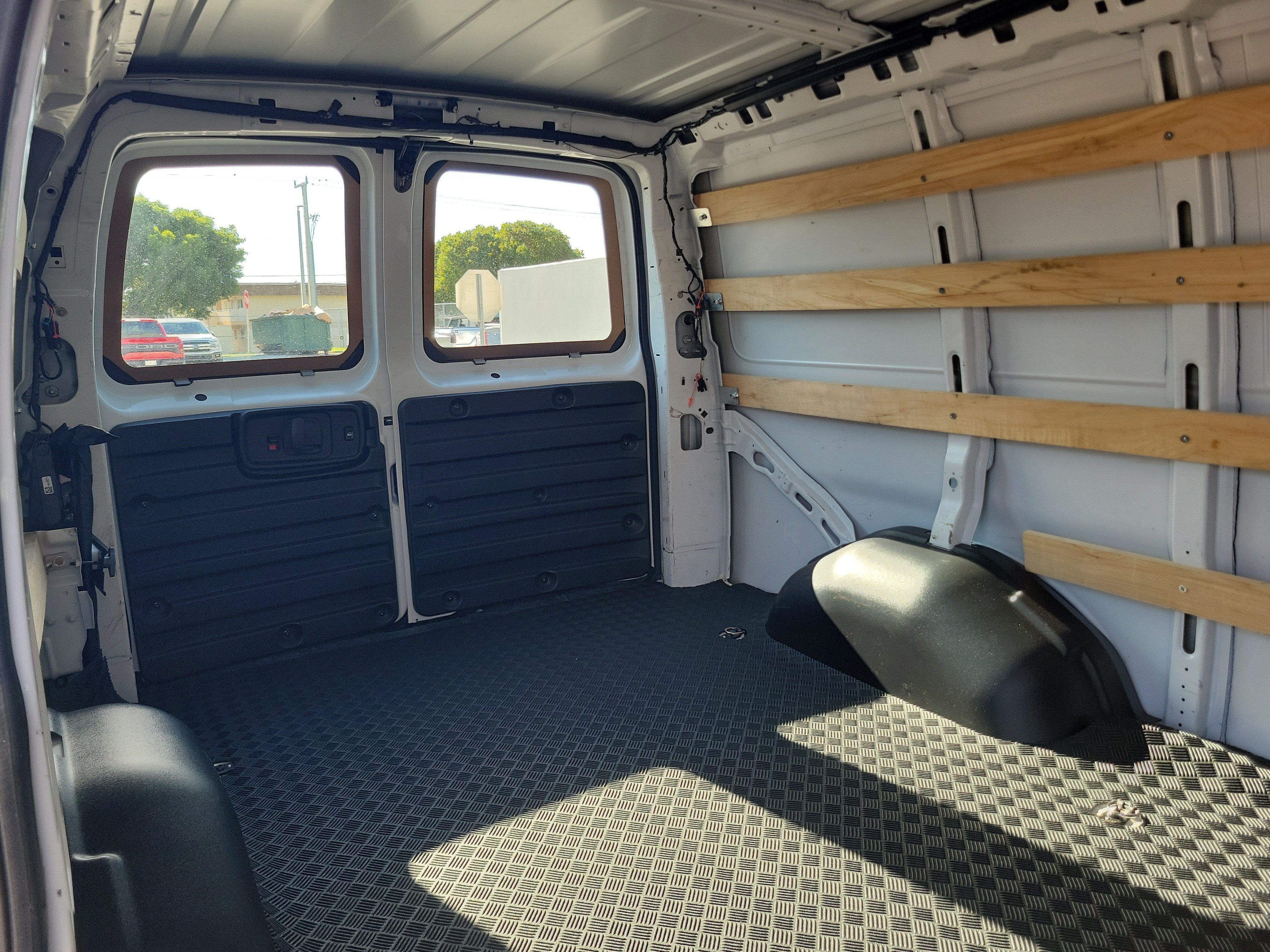 2025 Chevrolet Express Cargo WT