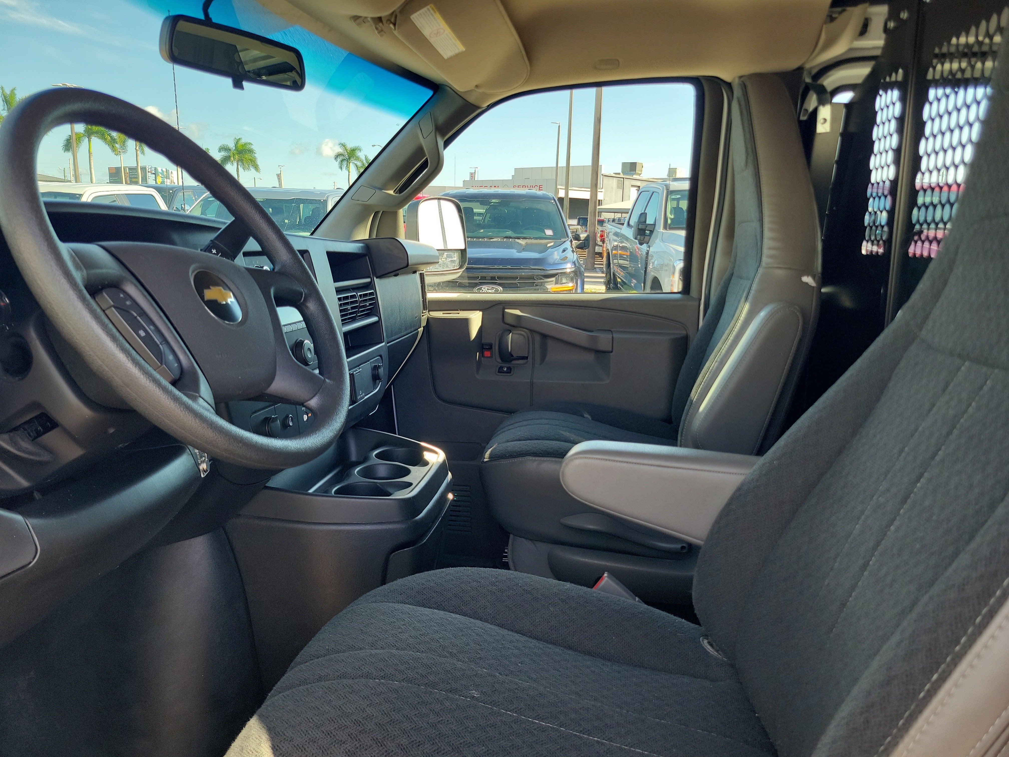 2025 Chevrolet Express Cargo WT