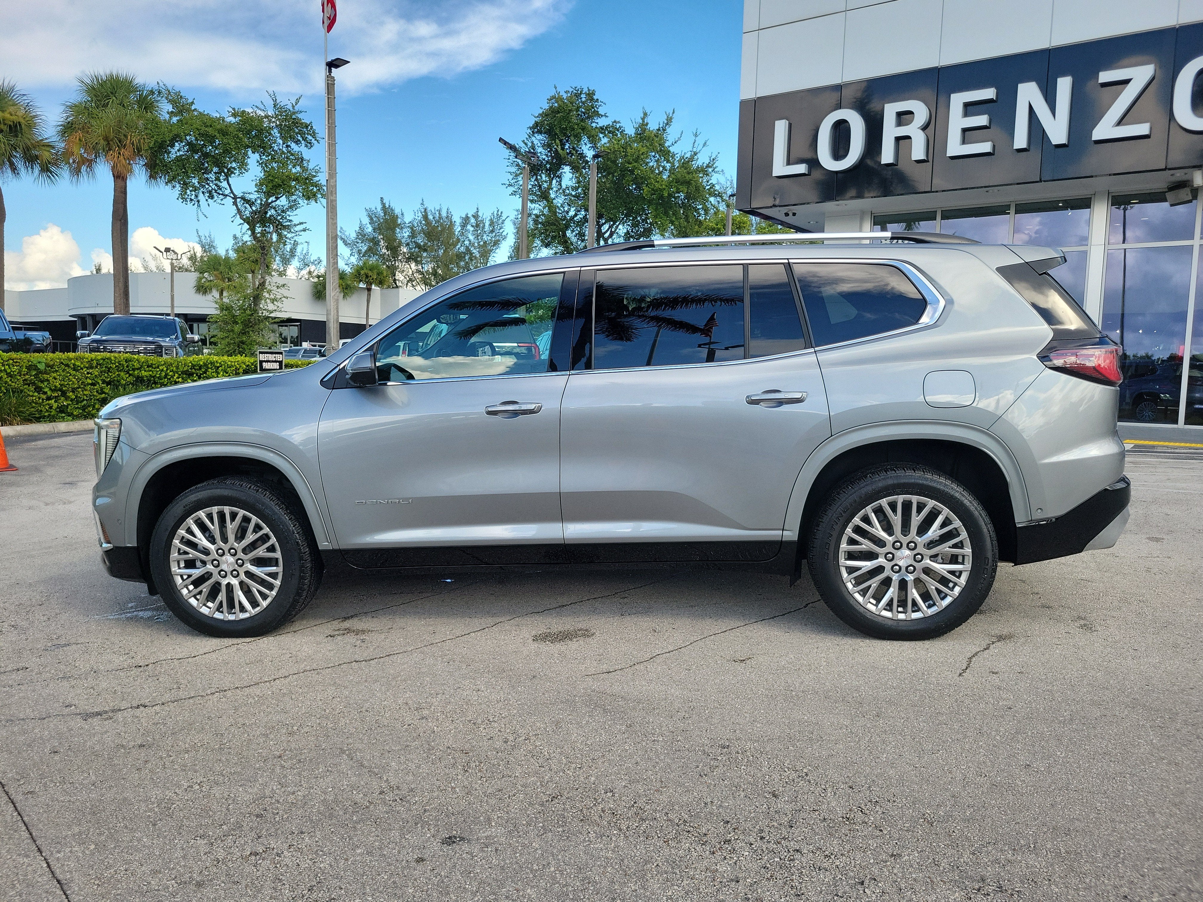 2025 GMC Acadia Denali