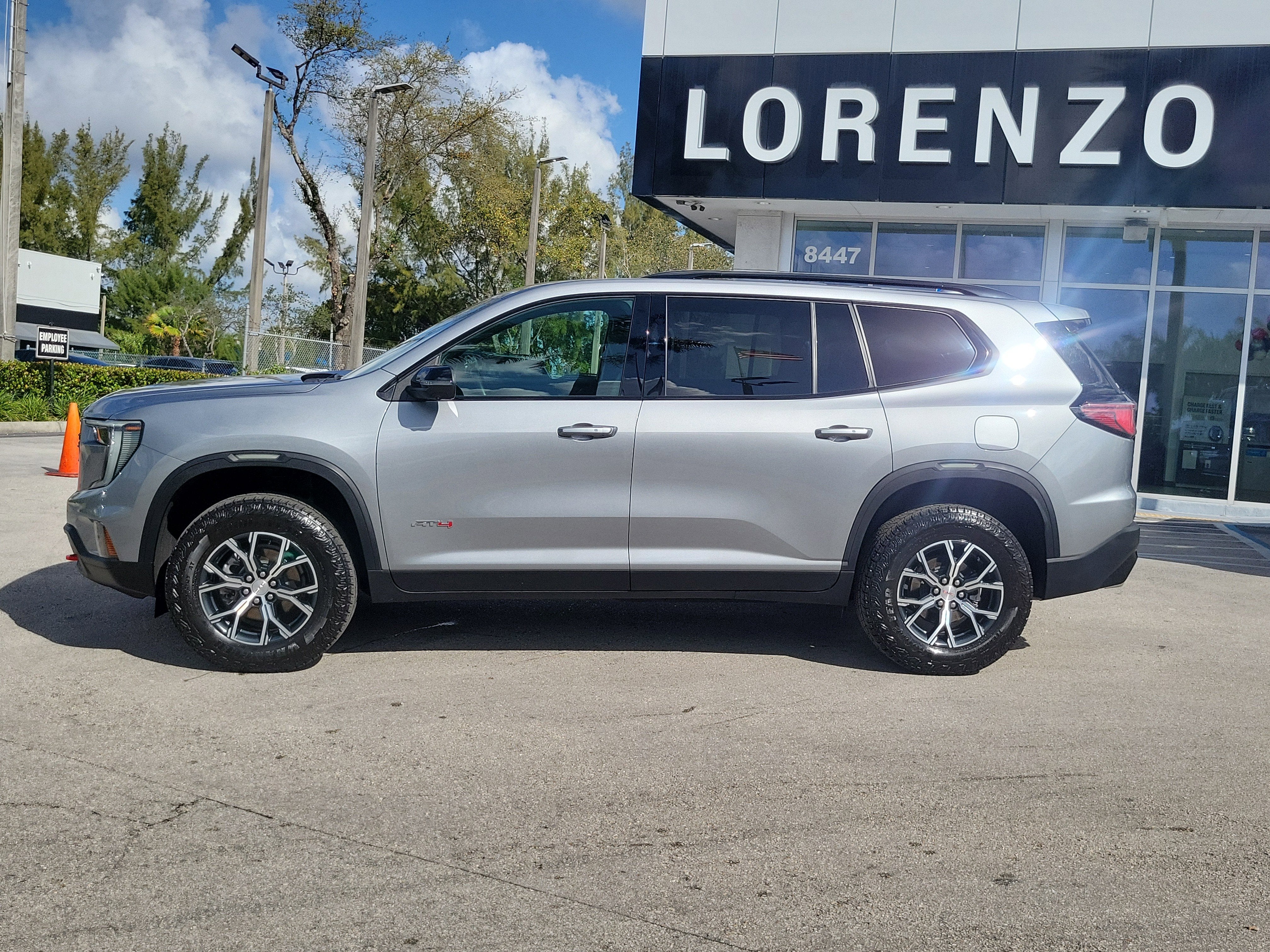 2024 GMC Acadia AT4
