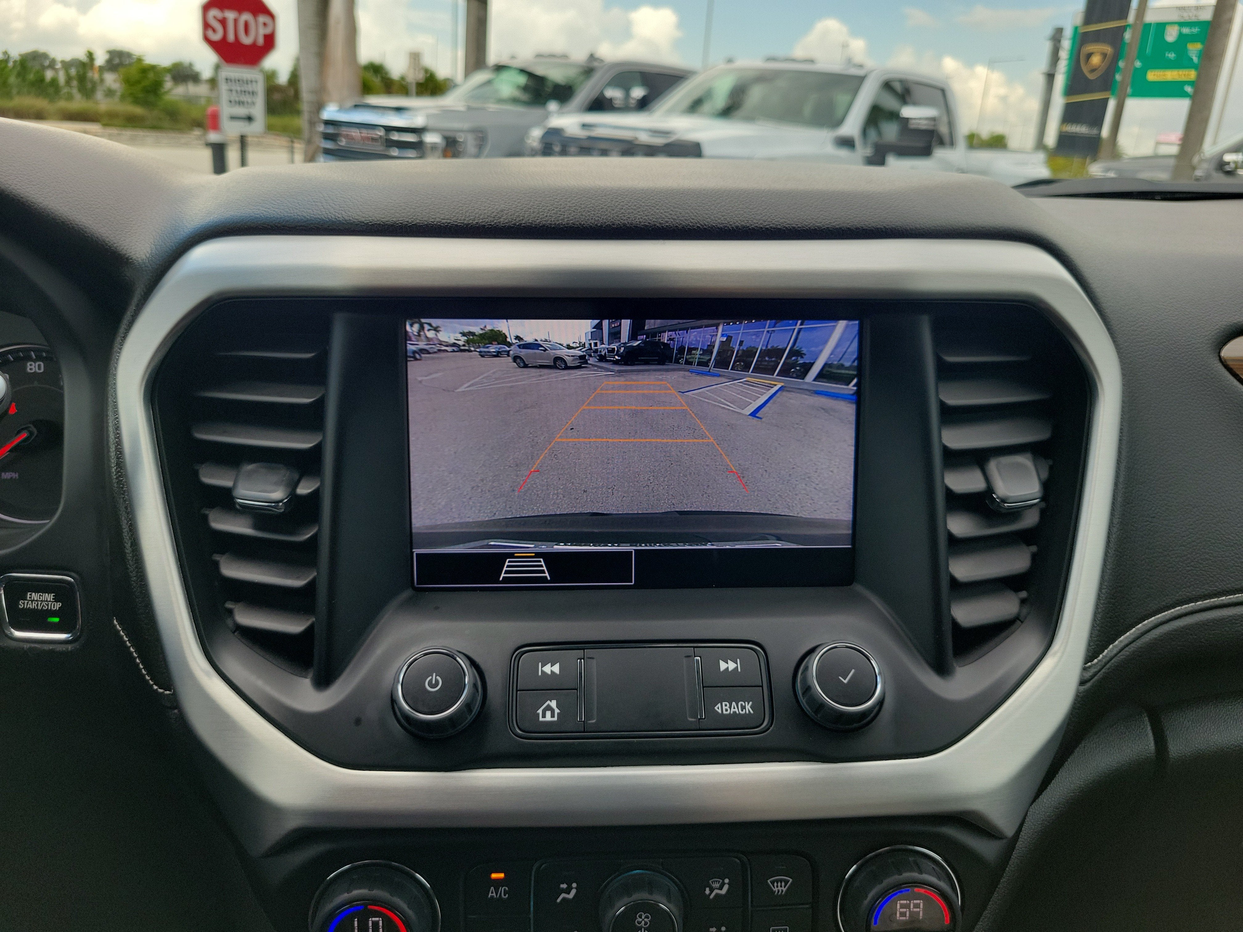 2023 GMC Acadia SLE