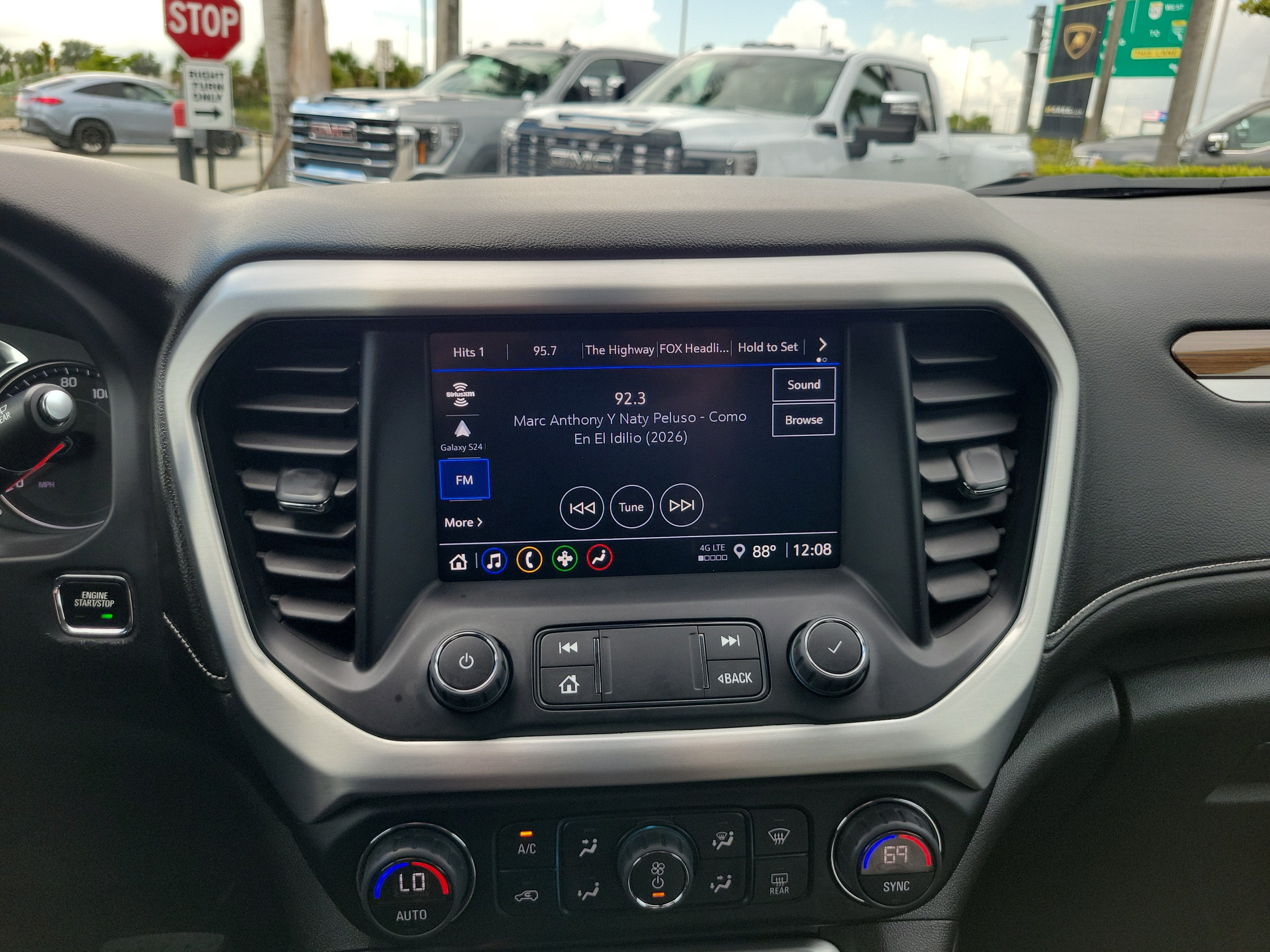 2023 GMC Acadia SLE