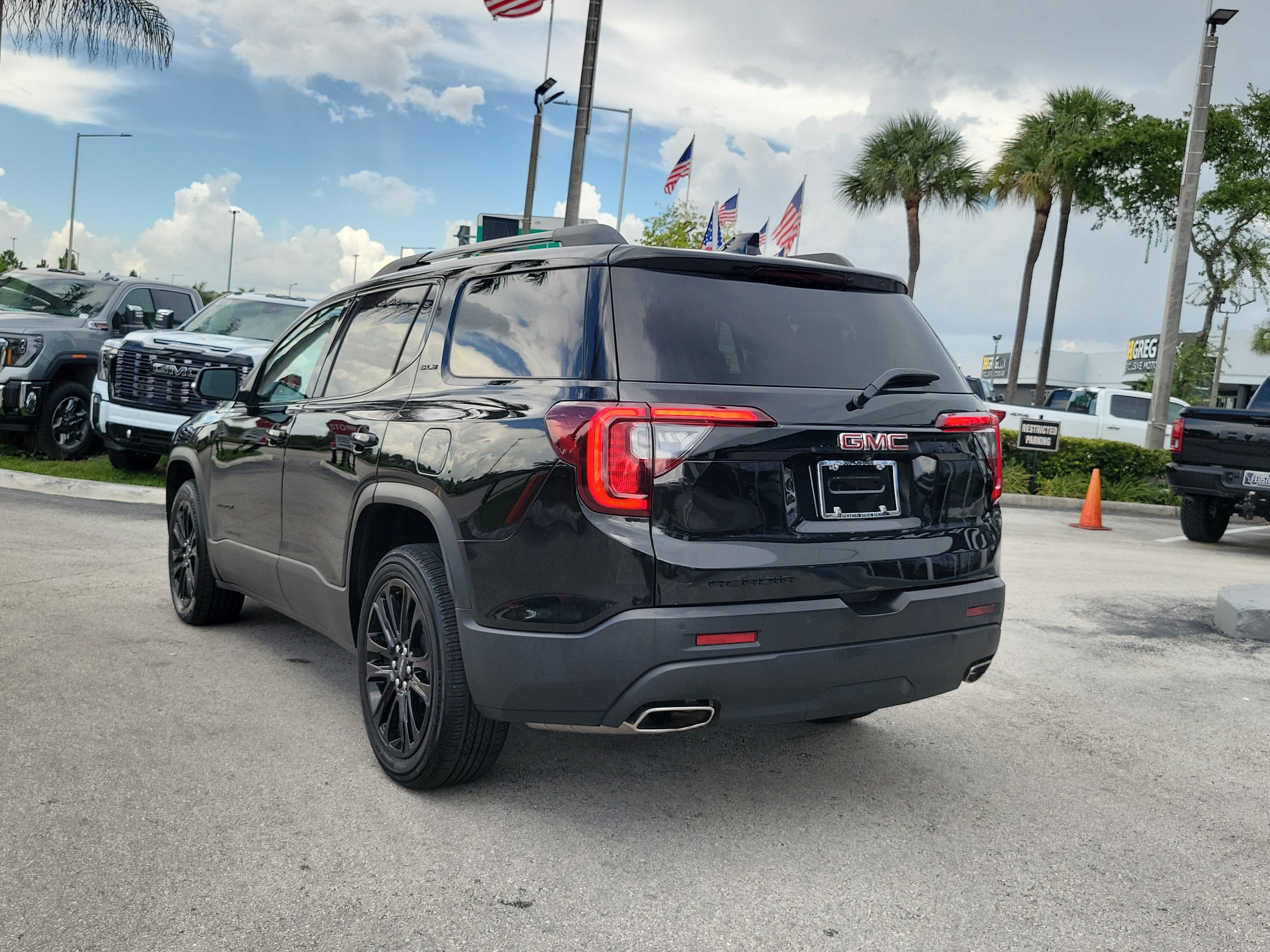 2023 GMC Acadia SLE