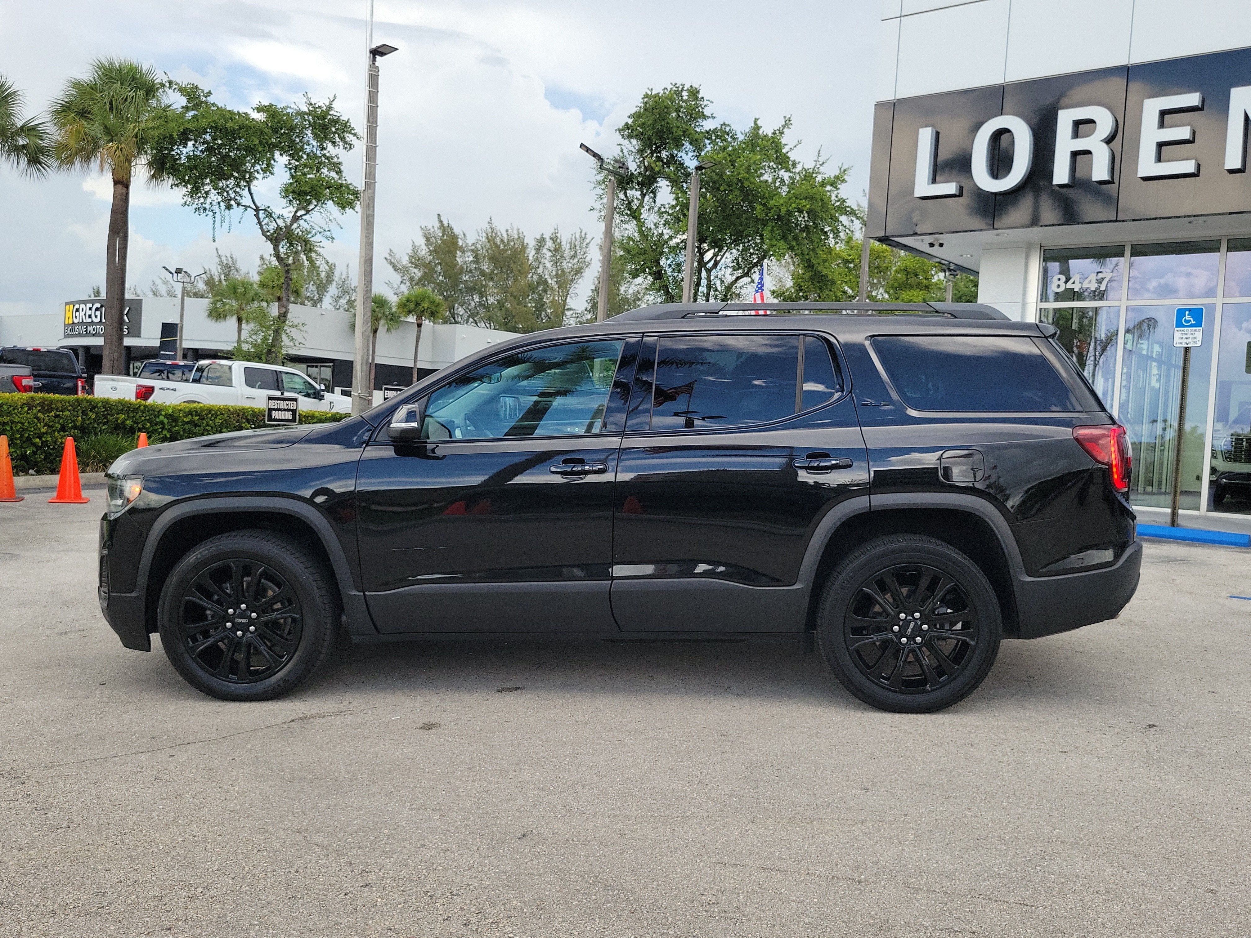 2023 GMC Acadia SLE