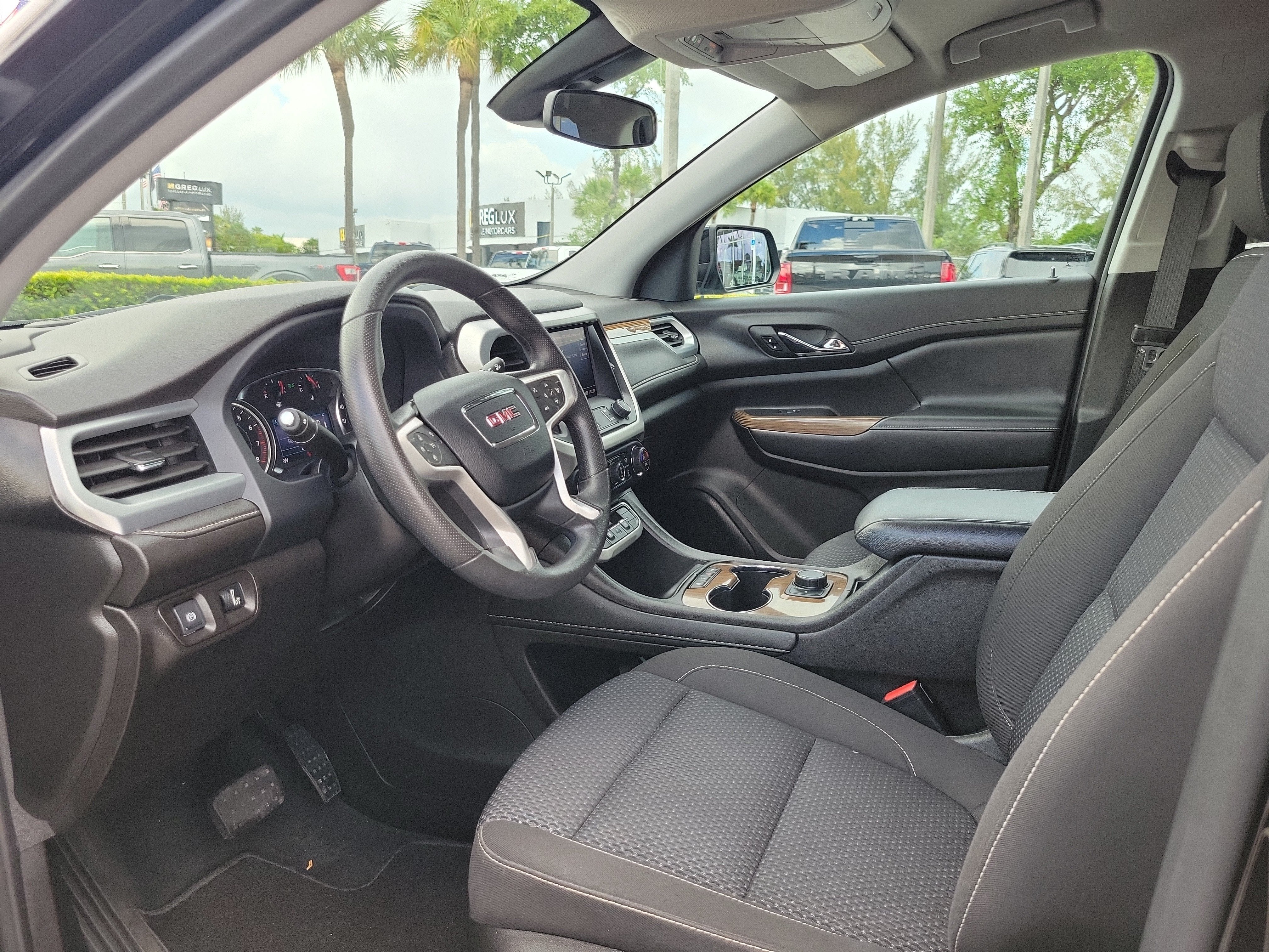 2023 GMC Acadia SLE