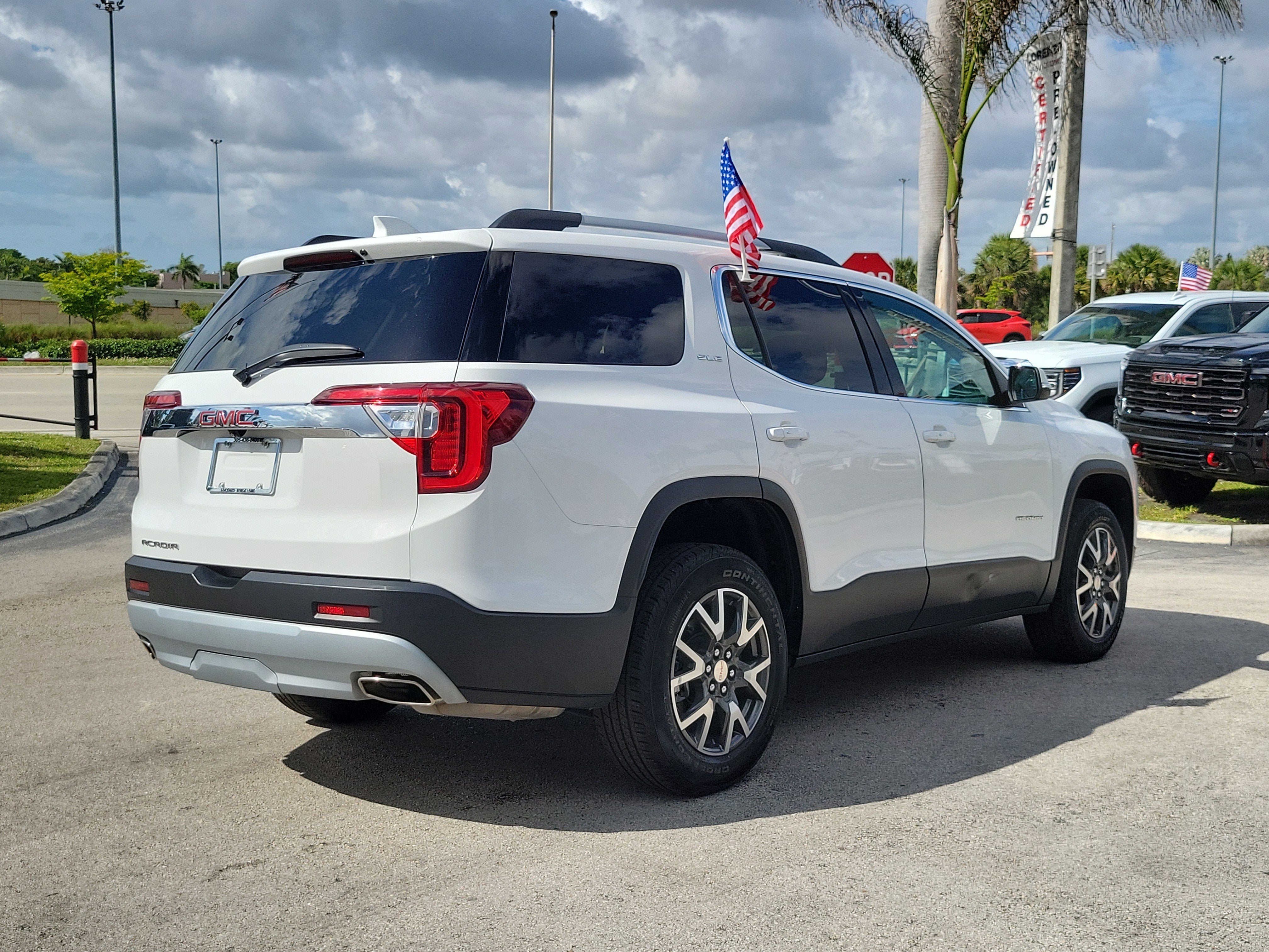 2023 GMC Acadia SLE