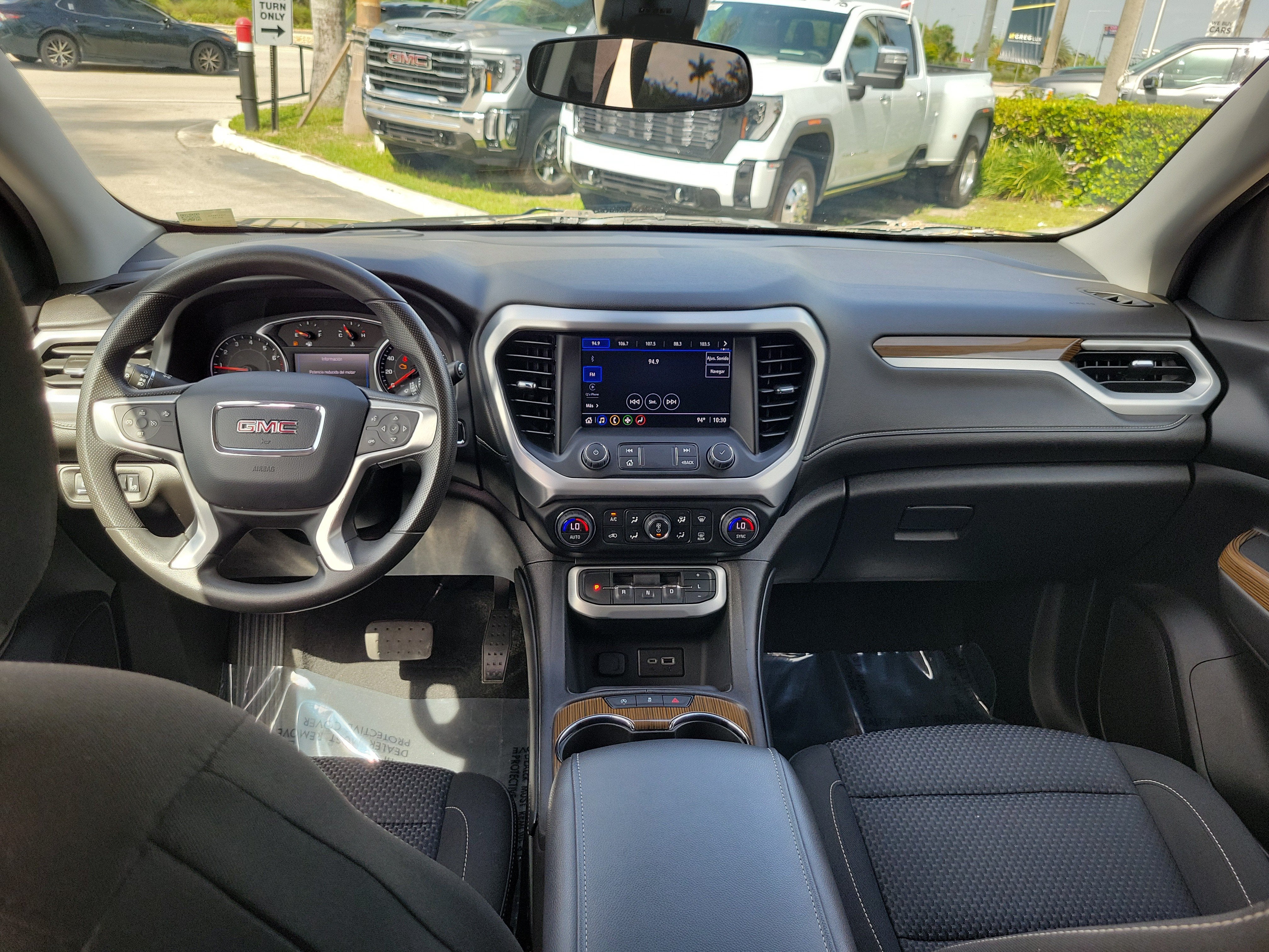 2023 GMC Acadia SLE