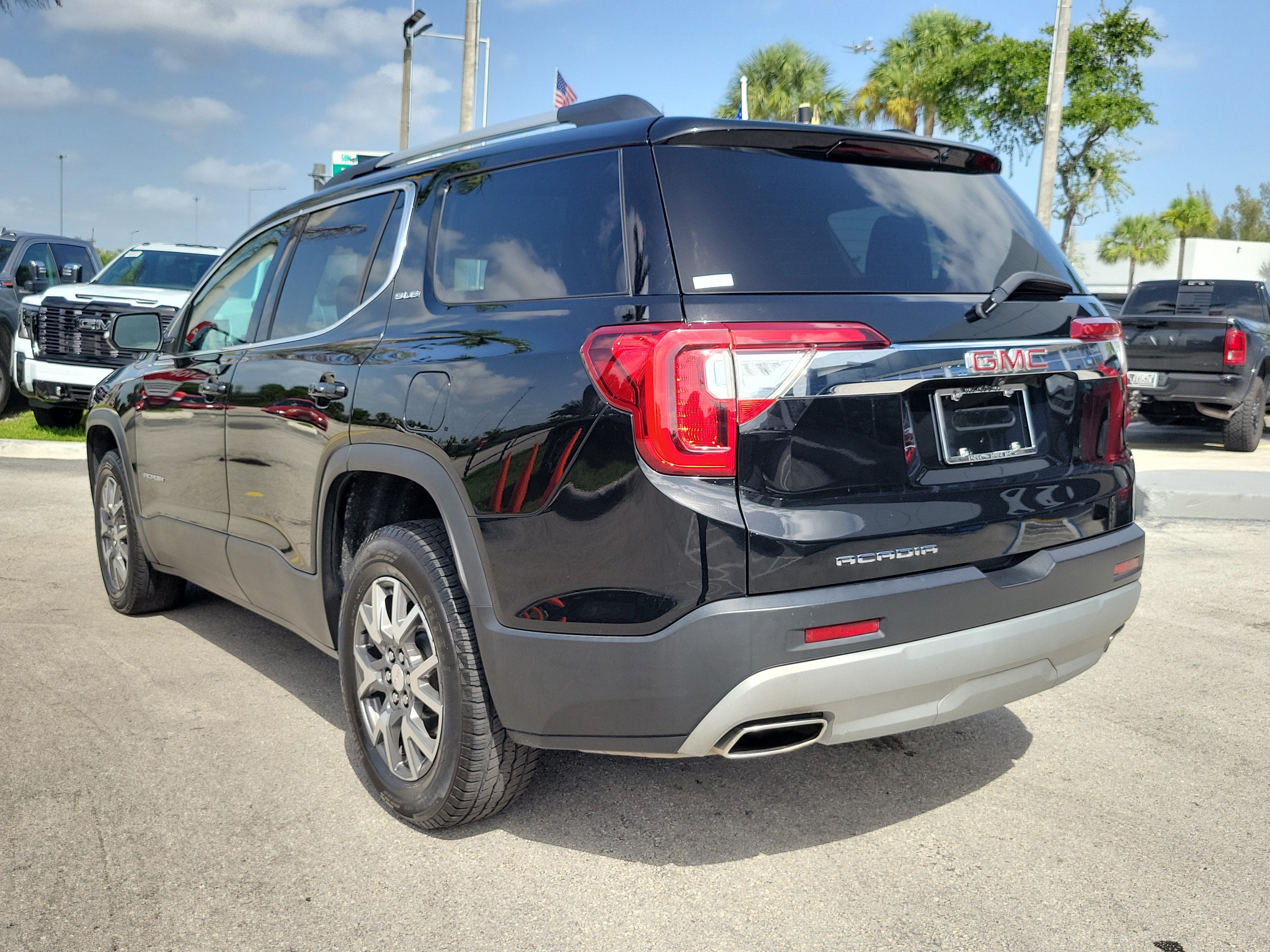 2023 GMC Acadia SLE