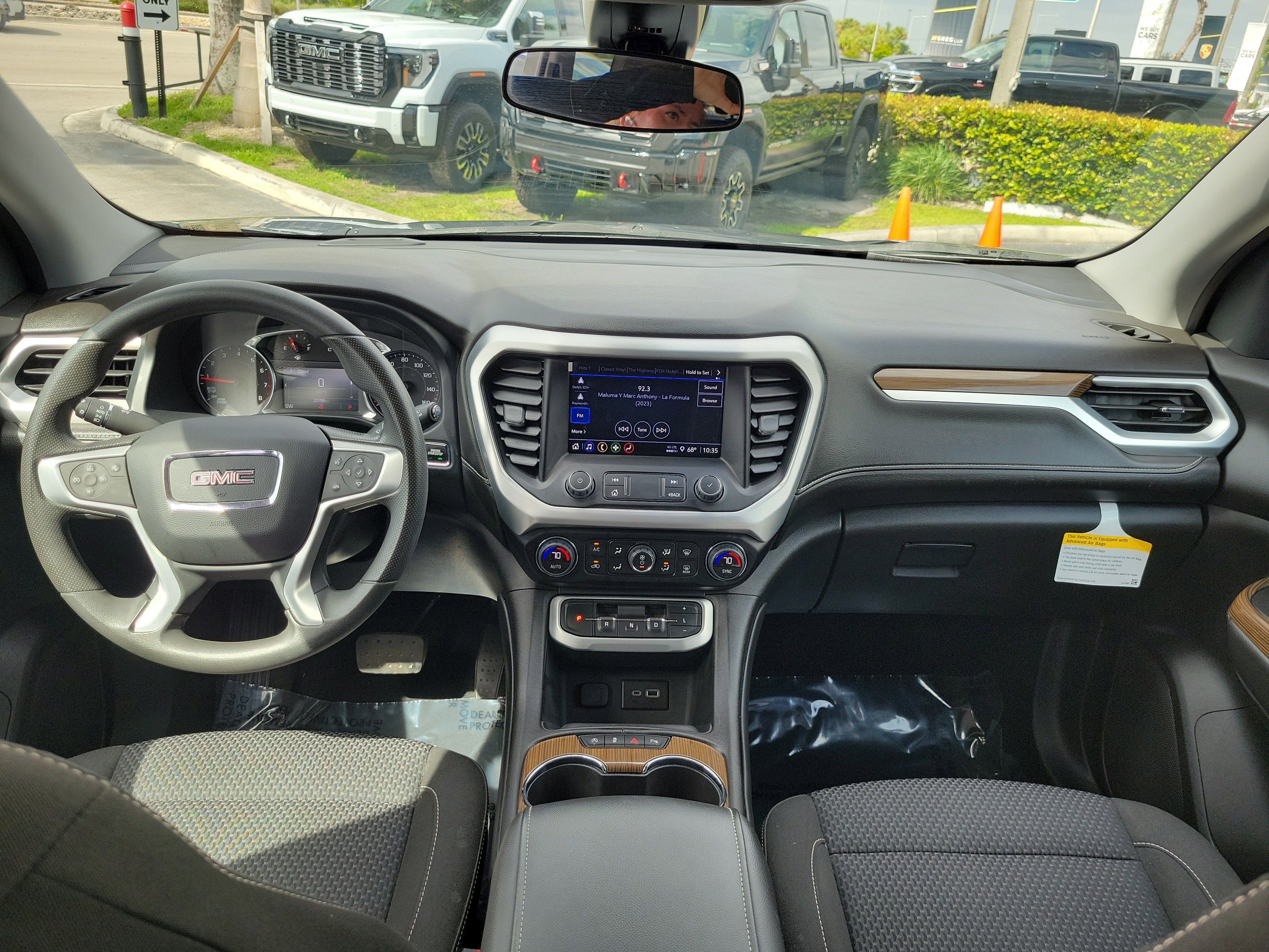 2023 GMC Acadia SLE
