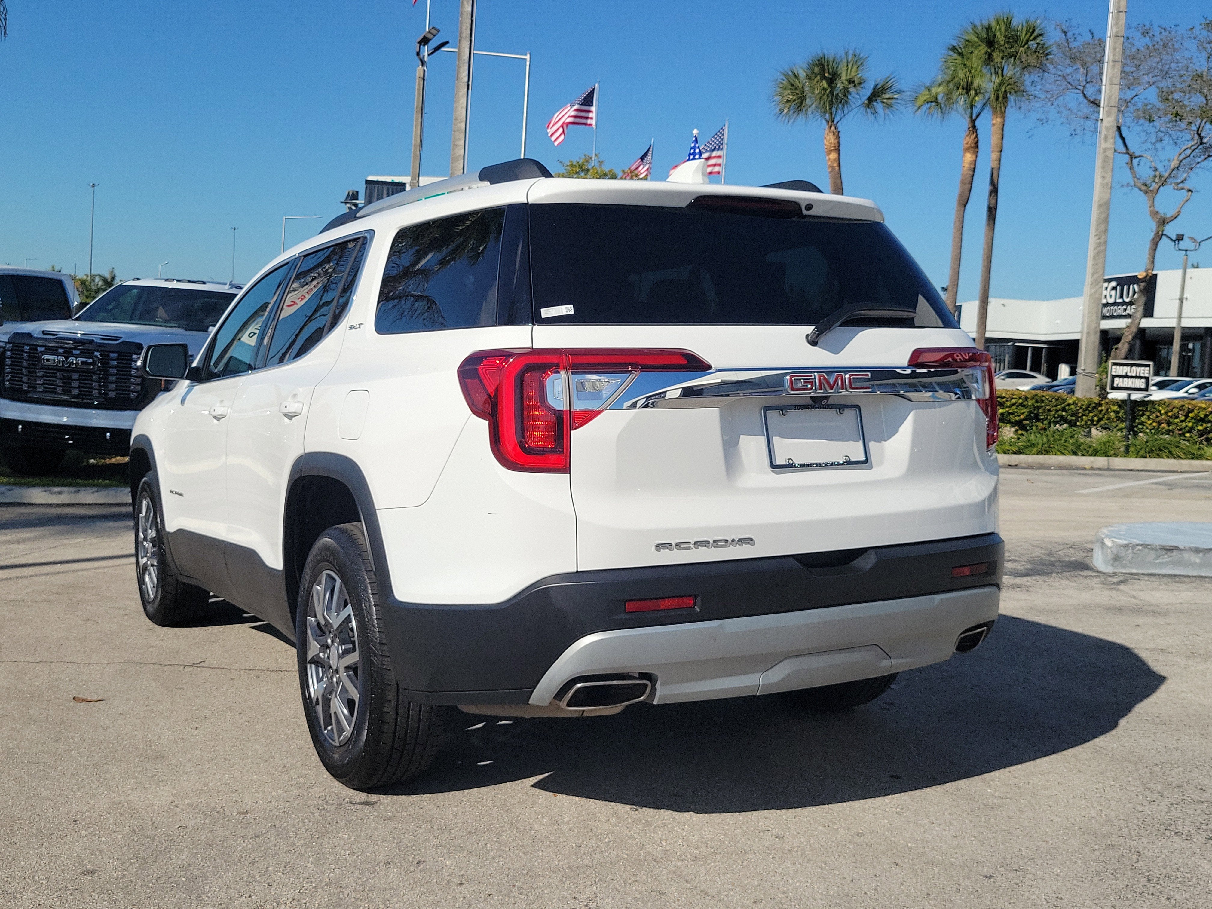 2023 GMC Acadia SLT