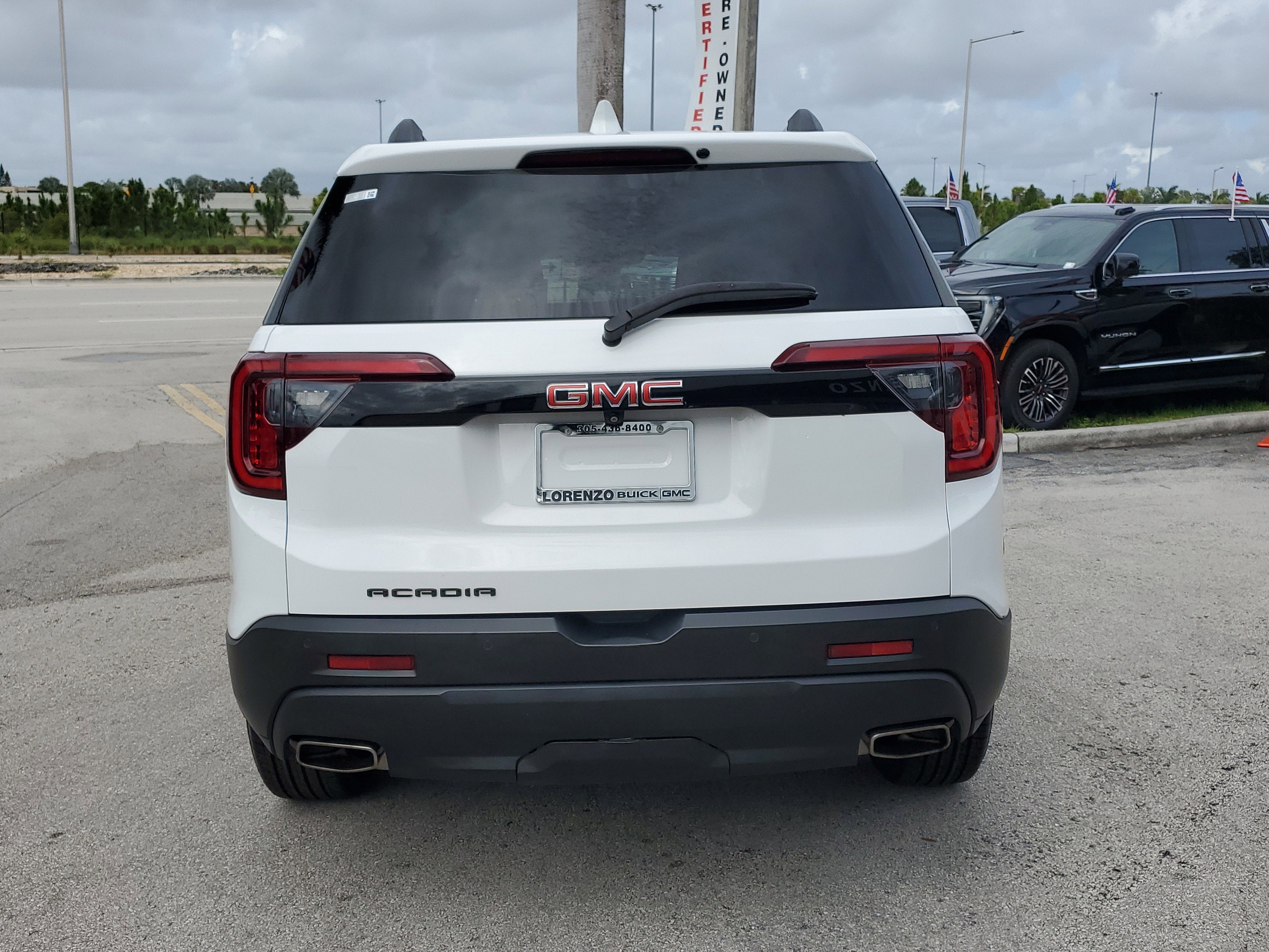 2023 GMC Acadia SLT