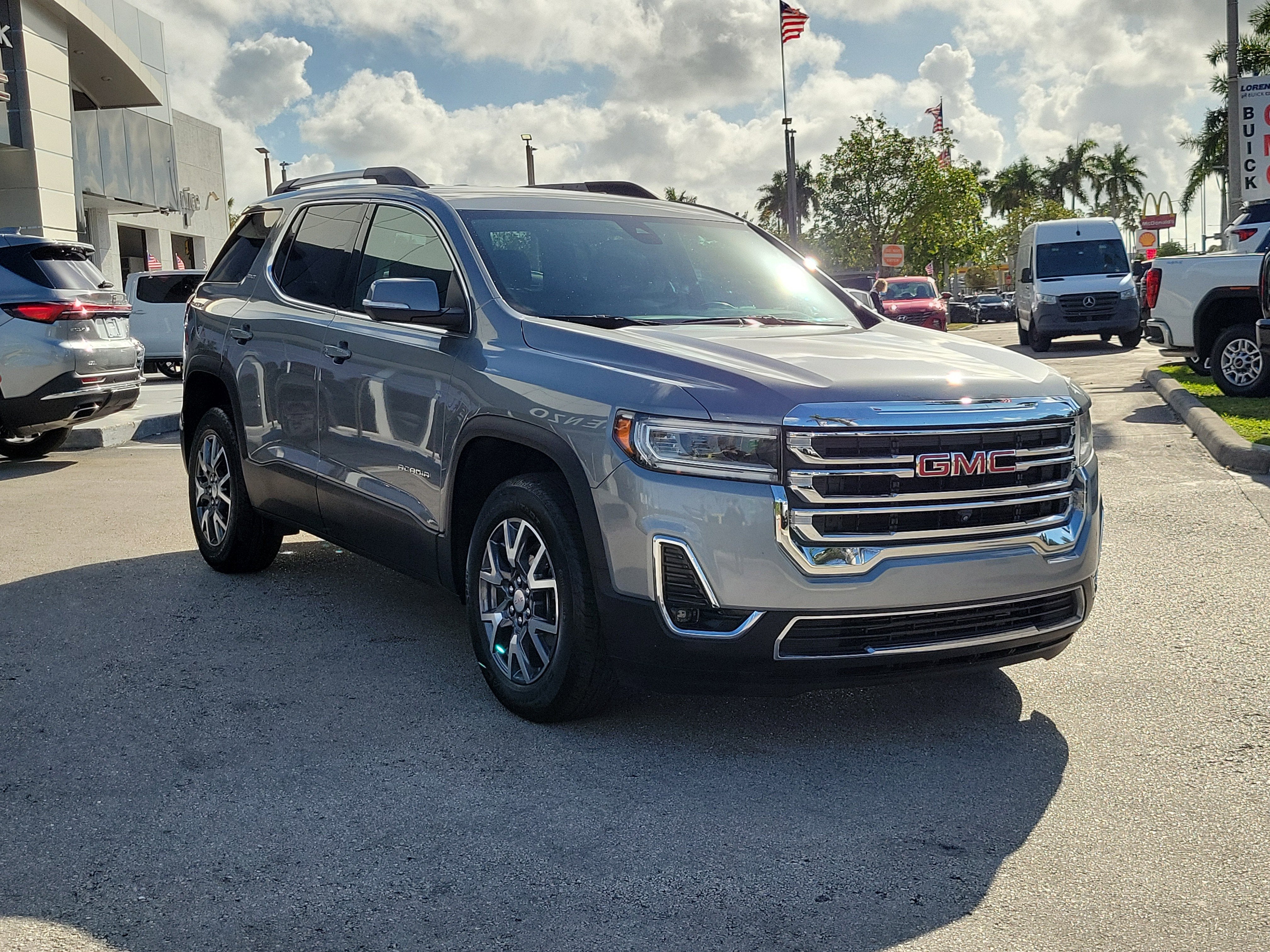2023 GMC Acadia SLT