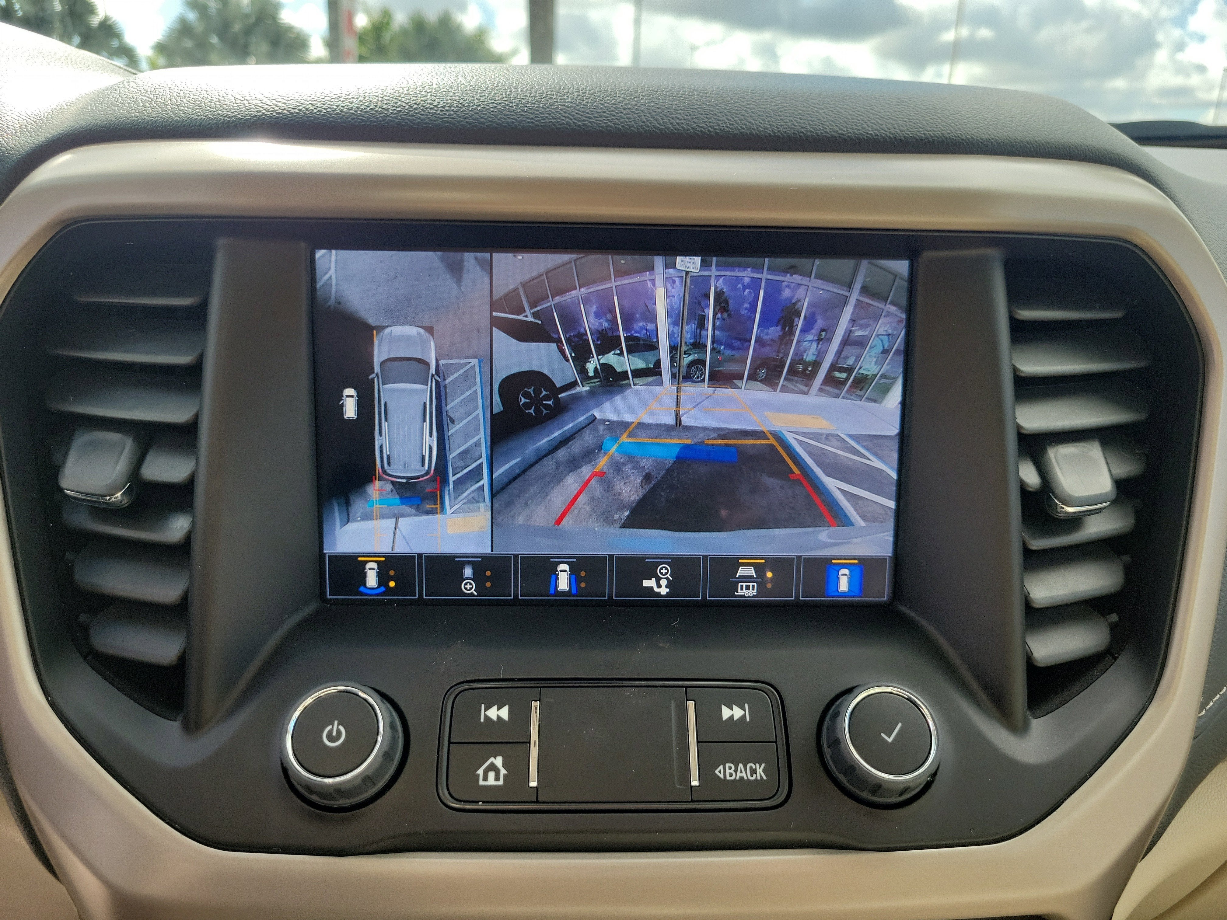 2023 GMC Acadia Denali