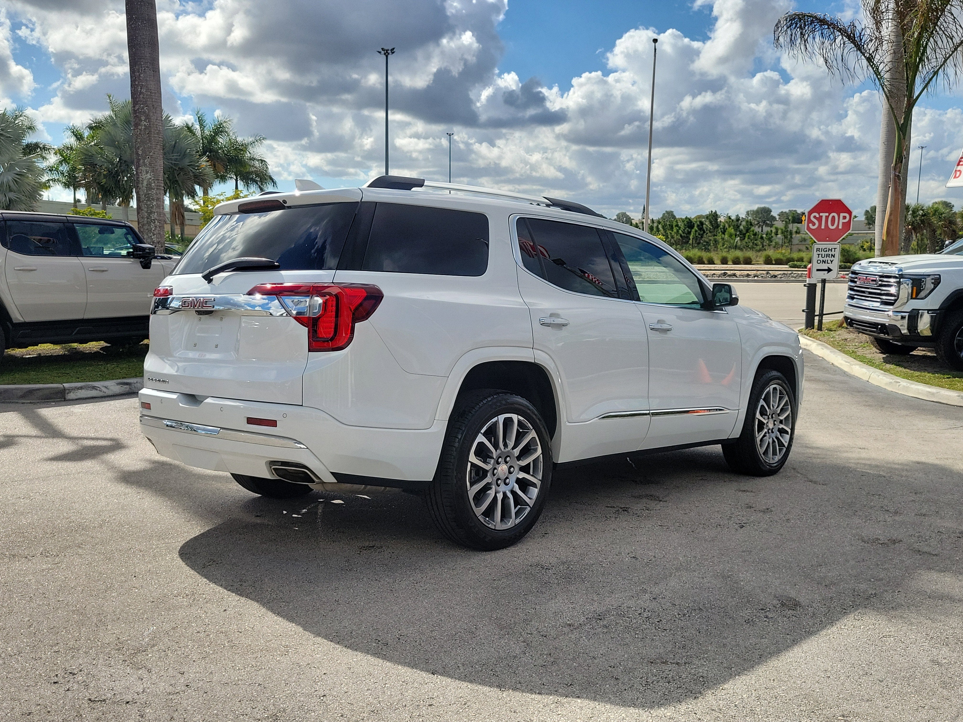 2023 GMC Acadia Denali
