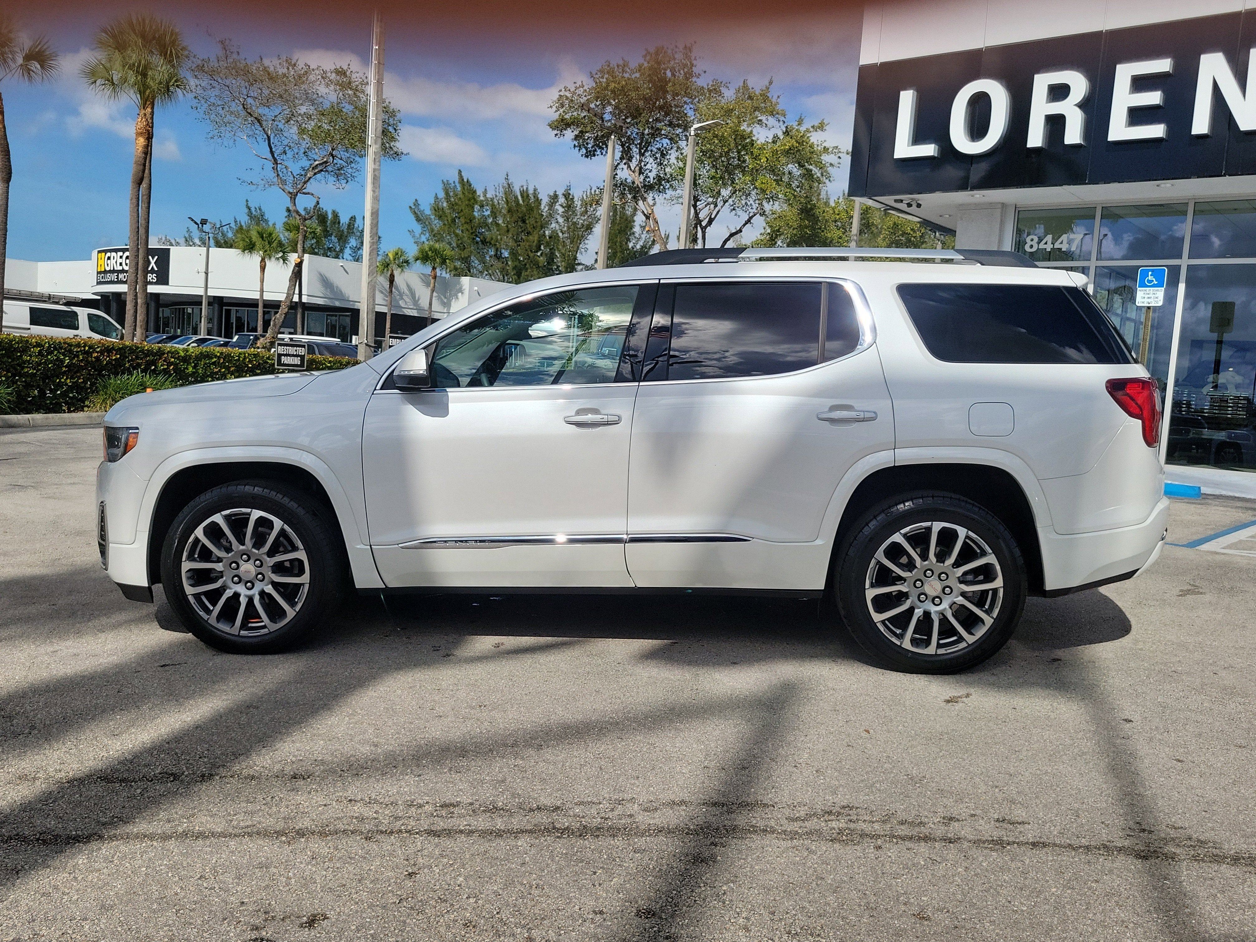 2023 GMC Acadia Denali