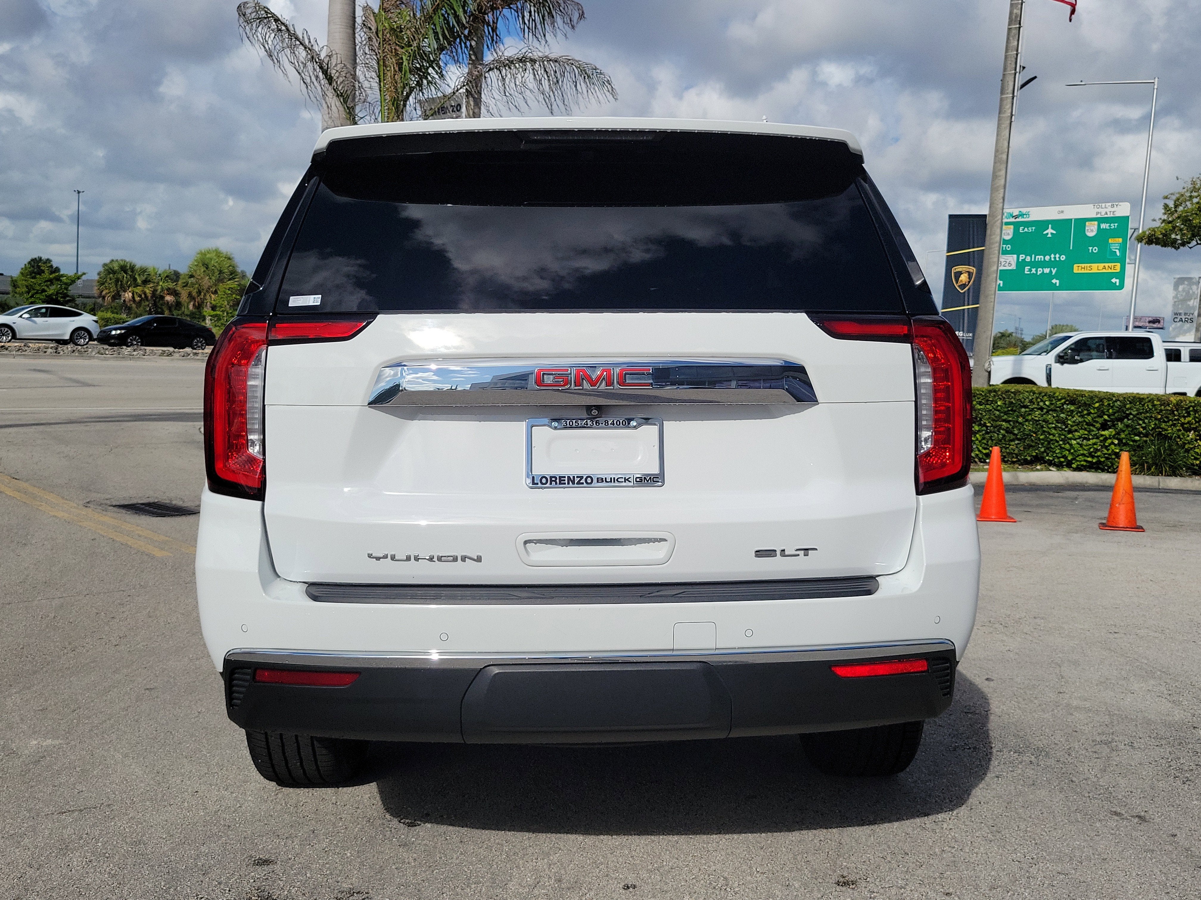 2023 GMC Yukon SLT
