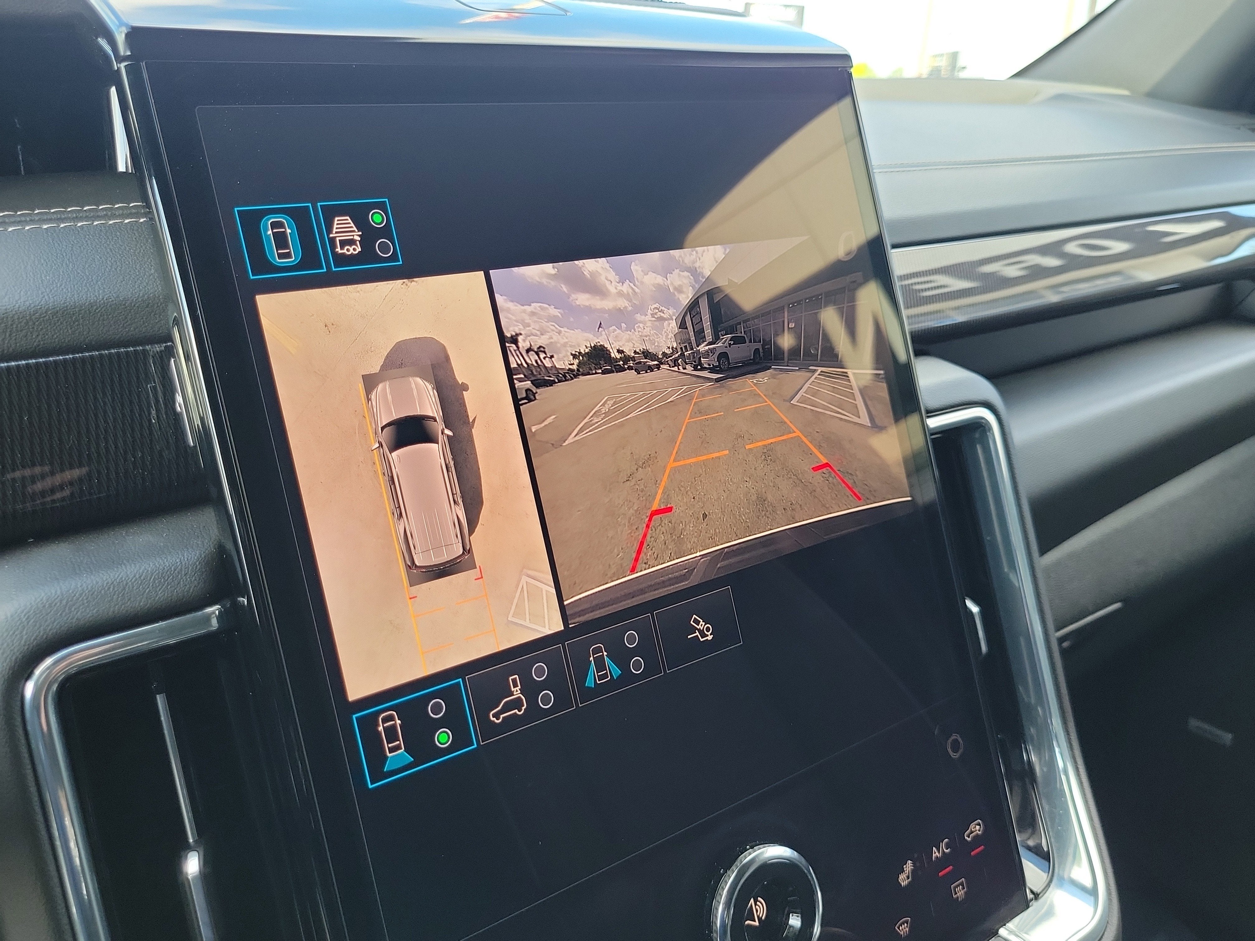 2025 GMC Yukon Elevation