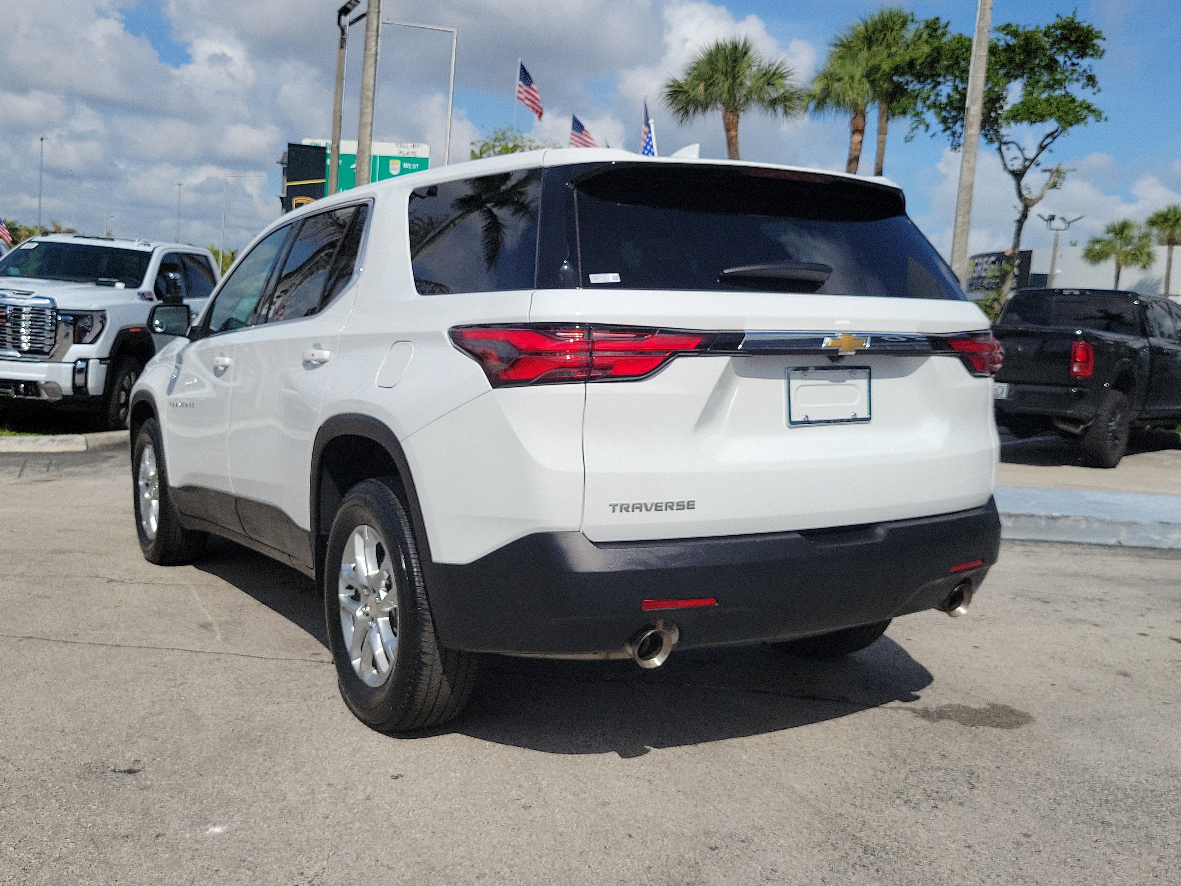 2023 Chevrolet Traverse LS