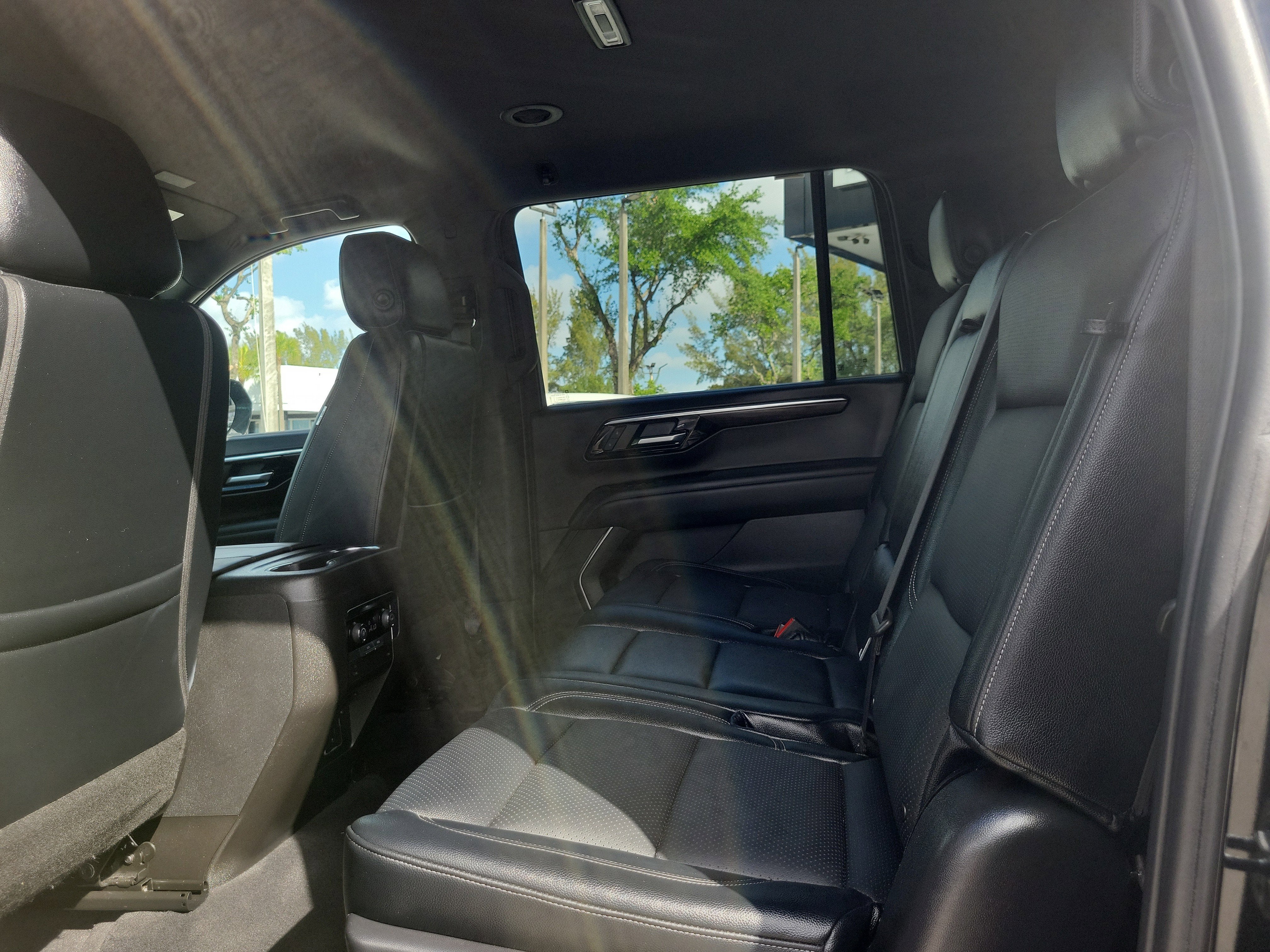 2025 Chevrolet Suburban LS