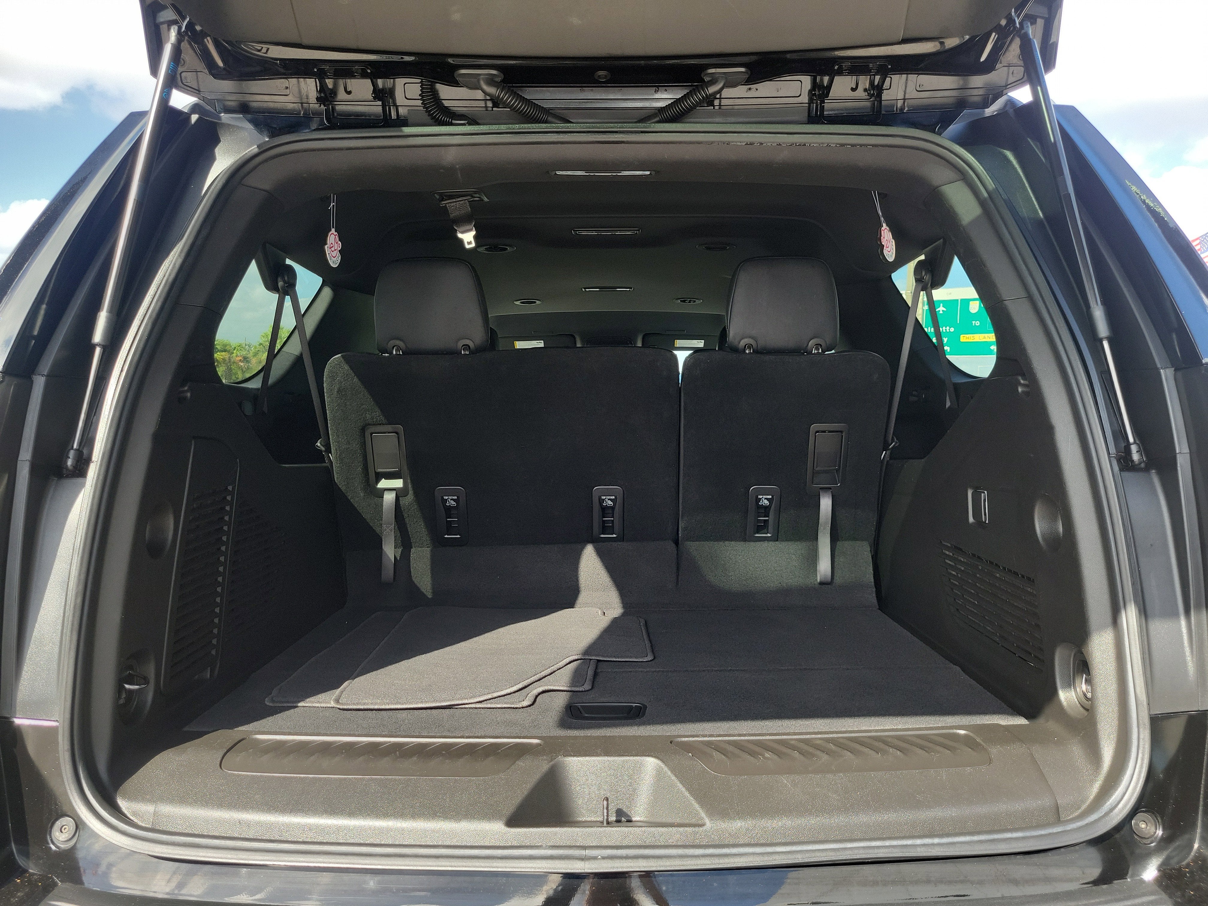 2025 Chevrolet Suburban LS