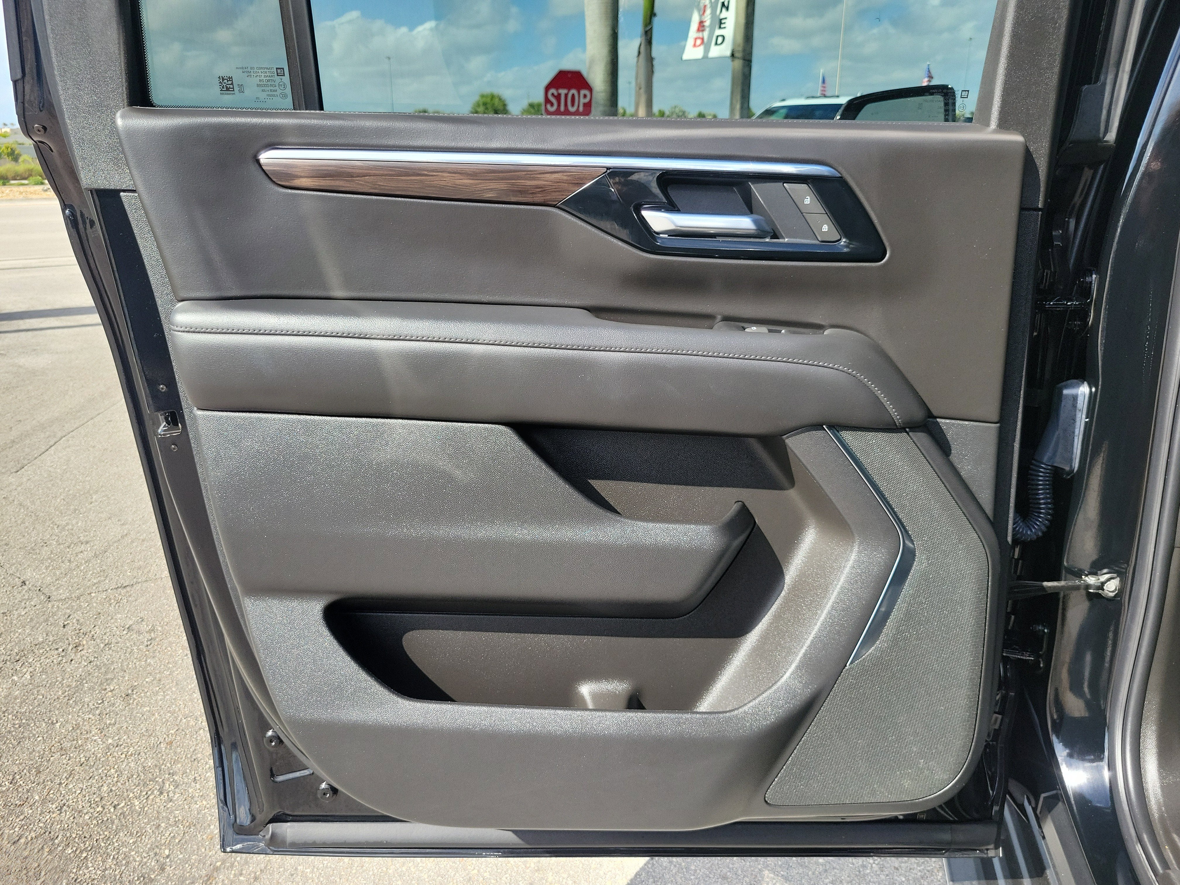 2025 Chevrolet Suburban LS