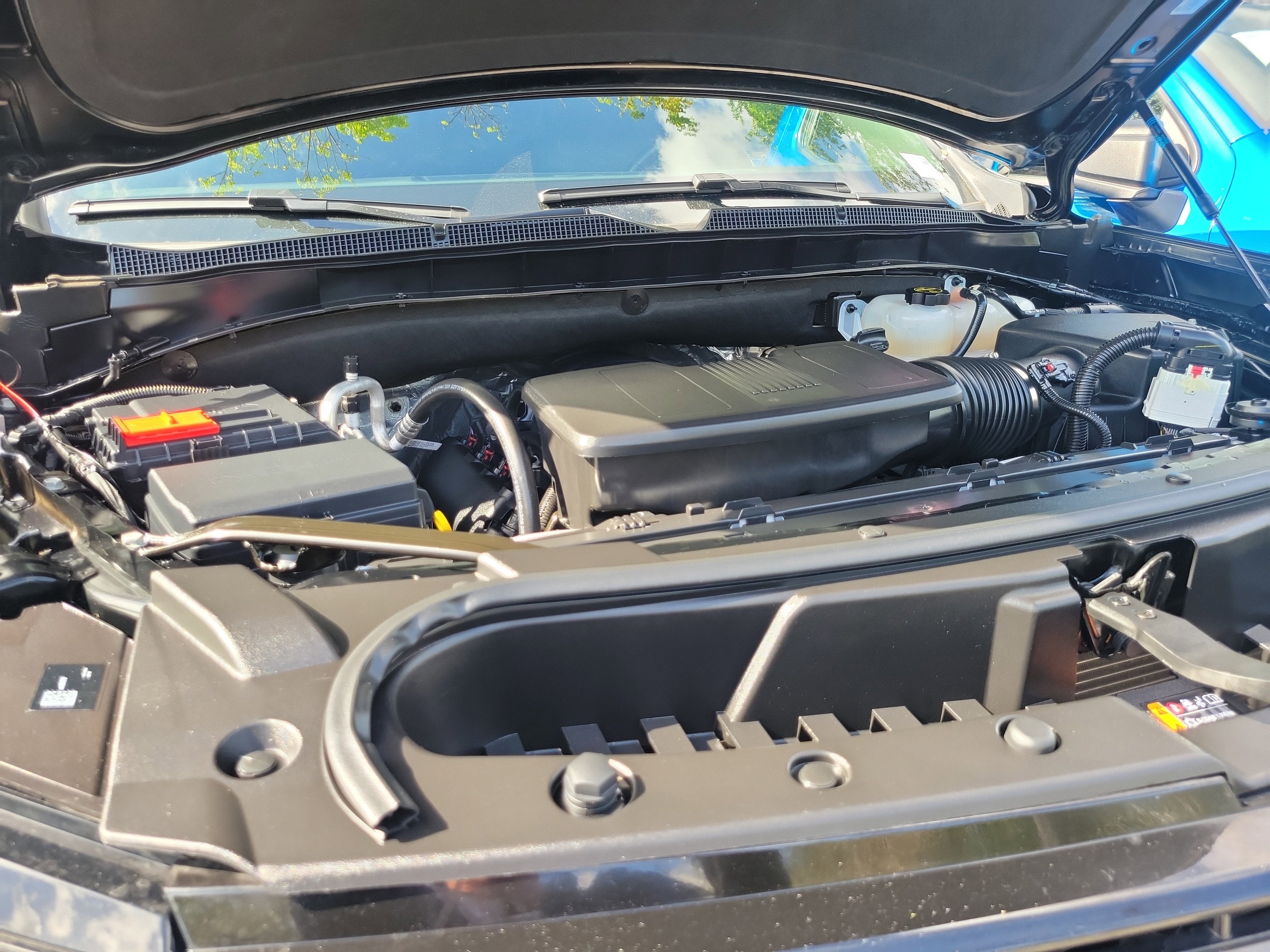 2025 Chevrolet Suburban LS