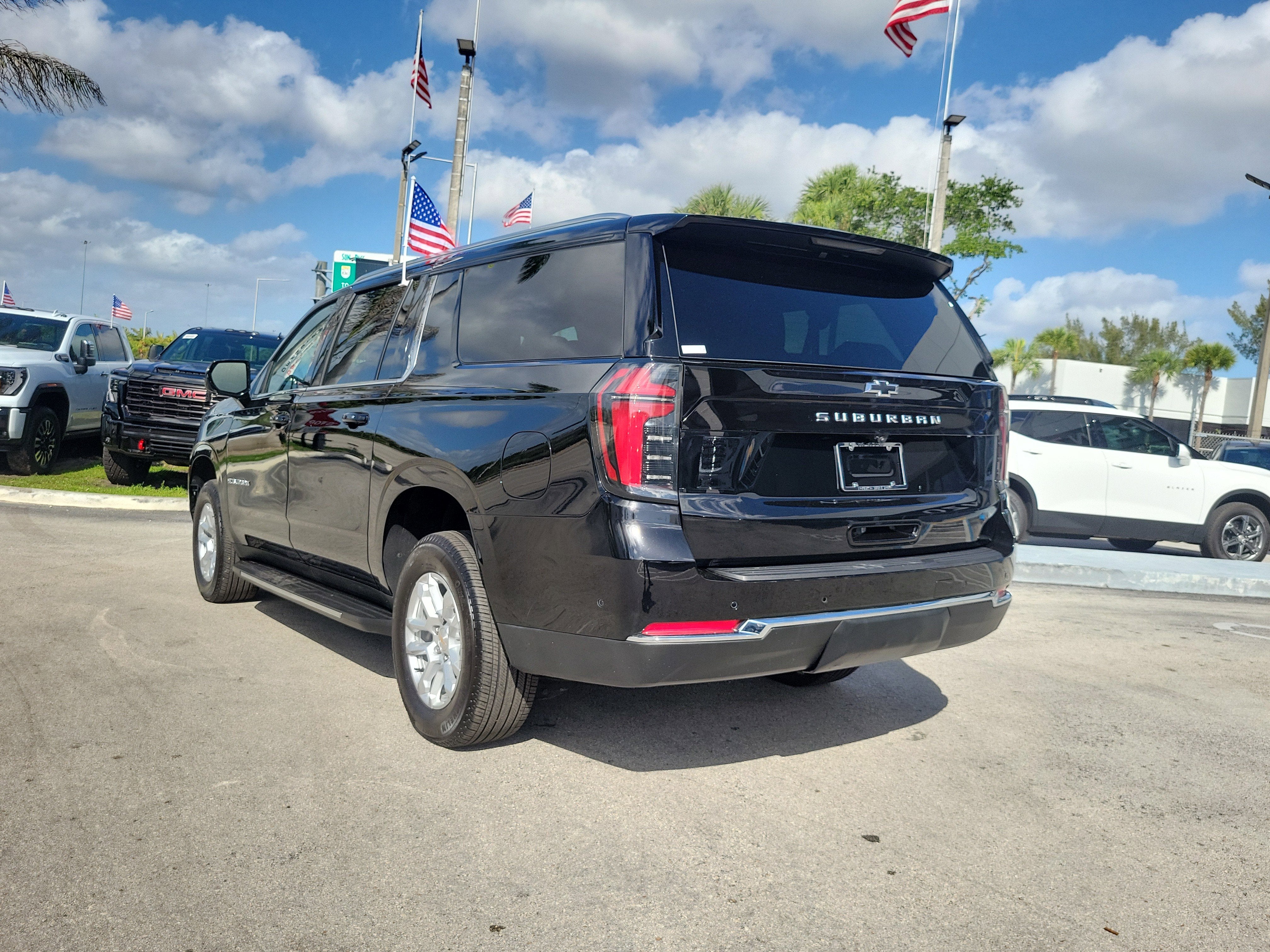 2025 Chevrolet Suburban LS