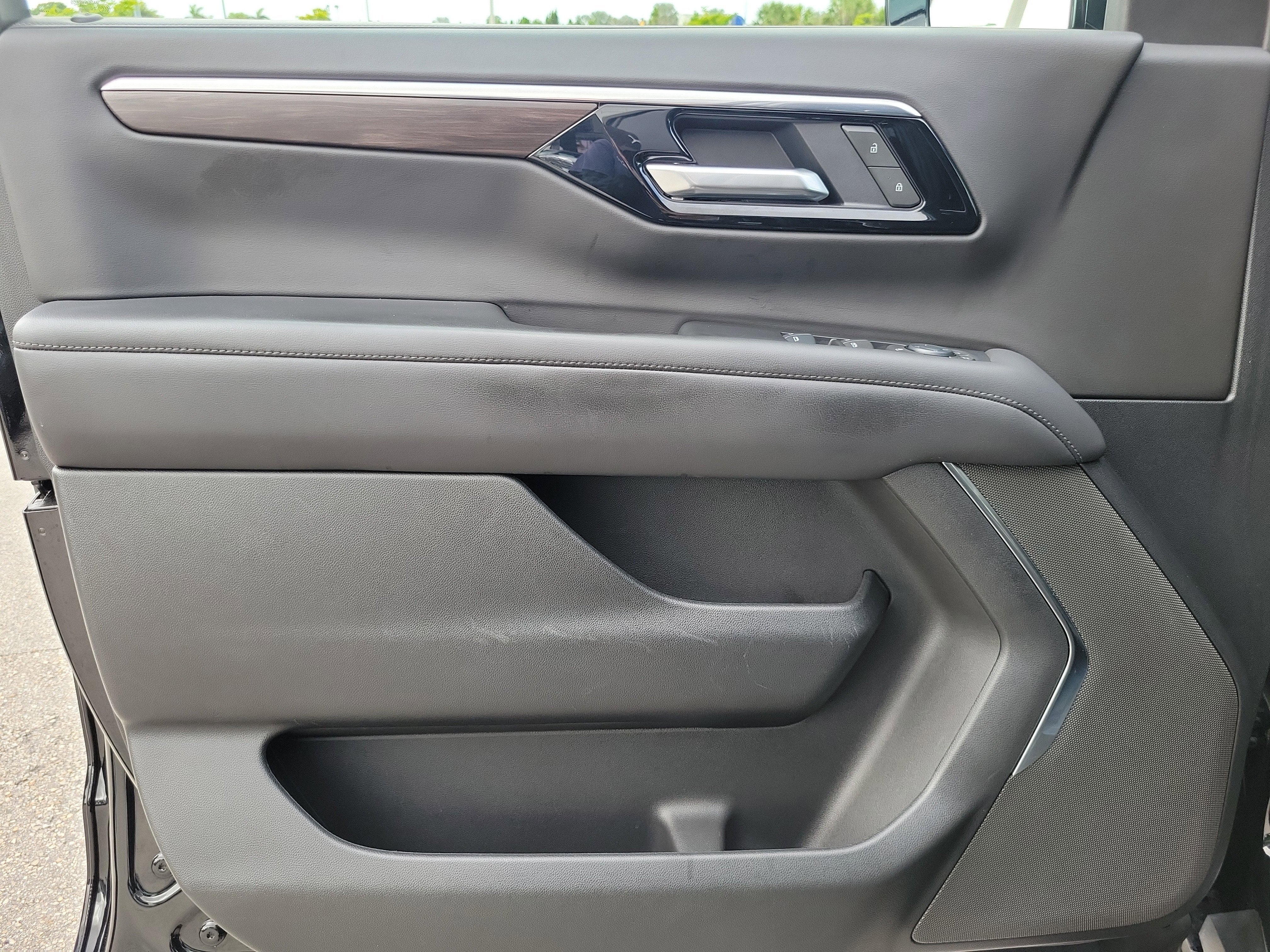 2025 Chevrolet Tahoe LS