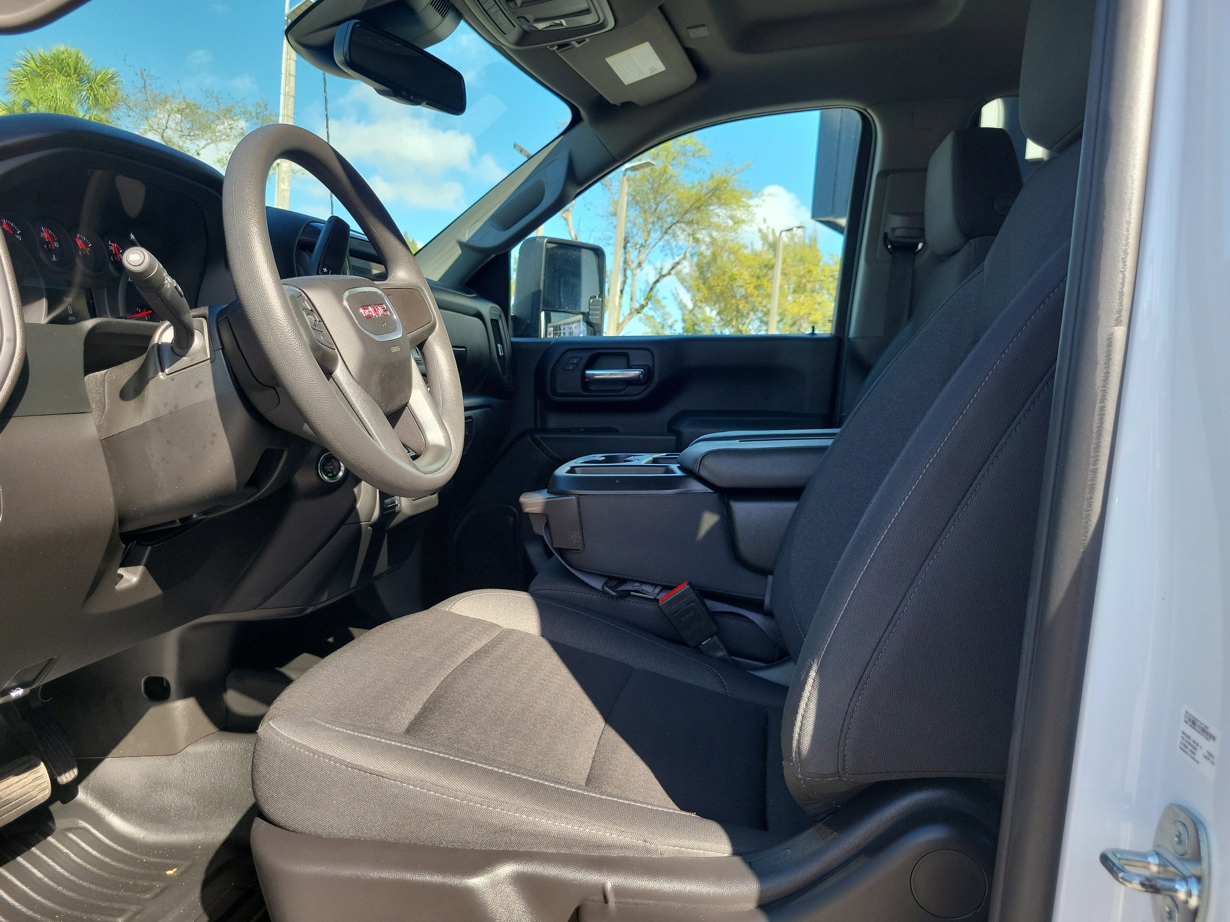 2024 GMC Sierra 2500 HD Pro