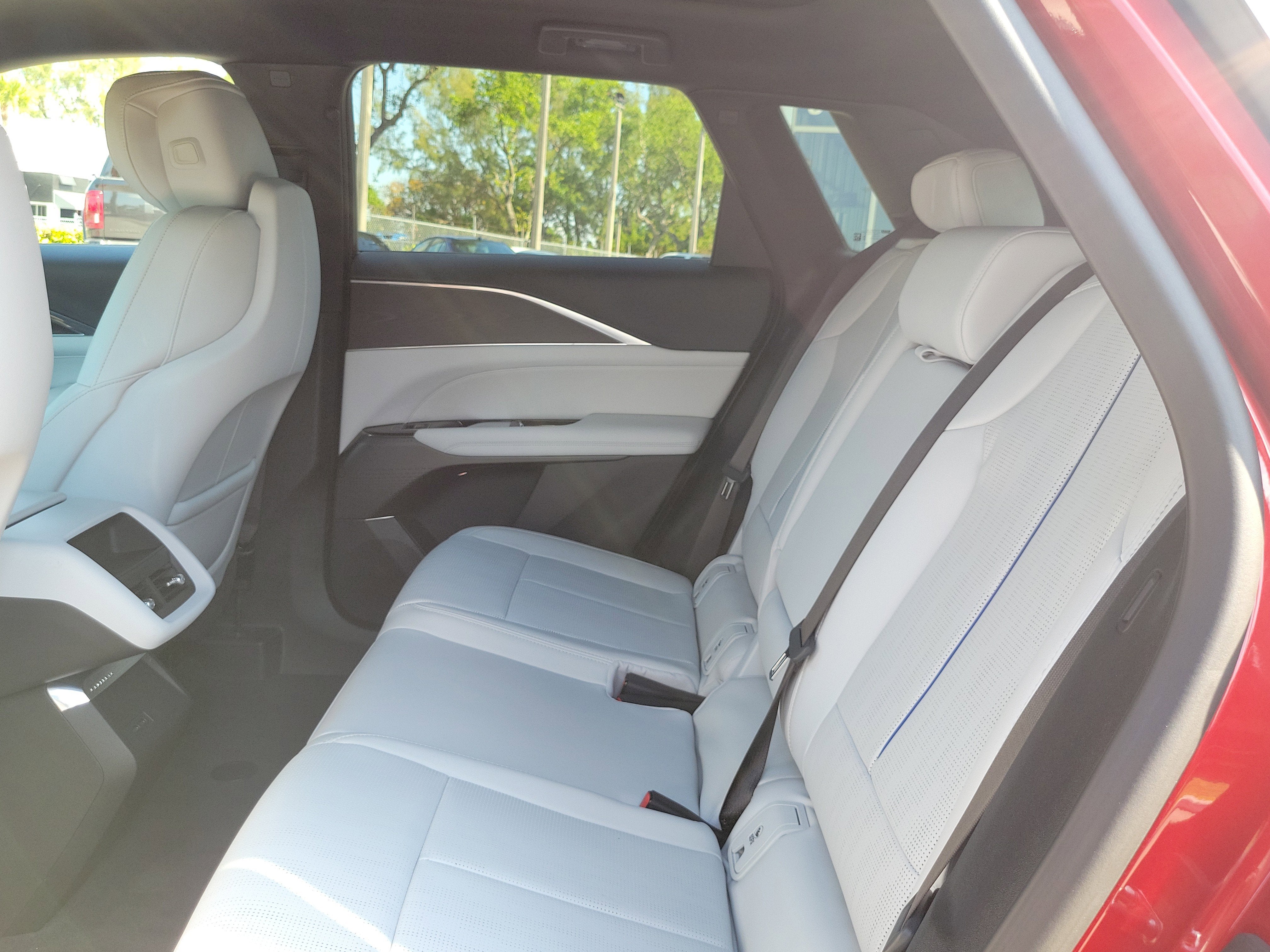 2024 Cadillac LYRIQ Luxury 1