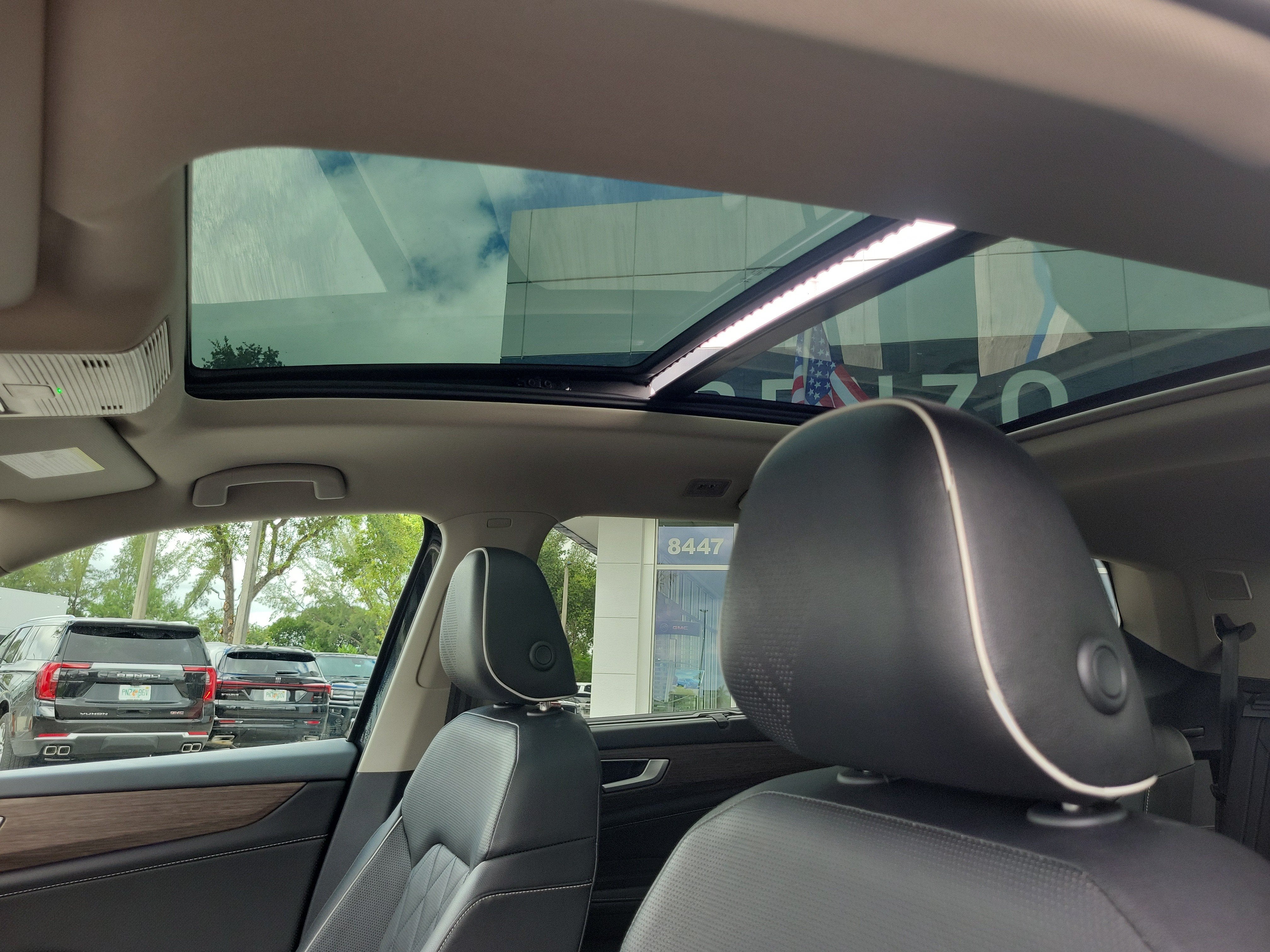 2025 Volkswagen Atlas 2.0T SEL Premium R-Line