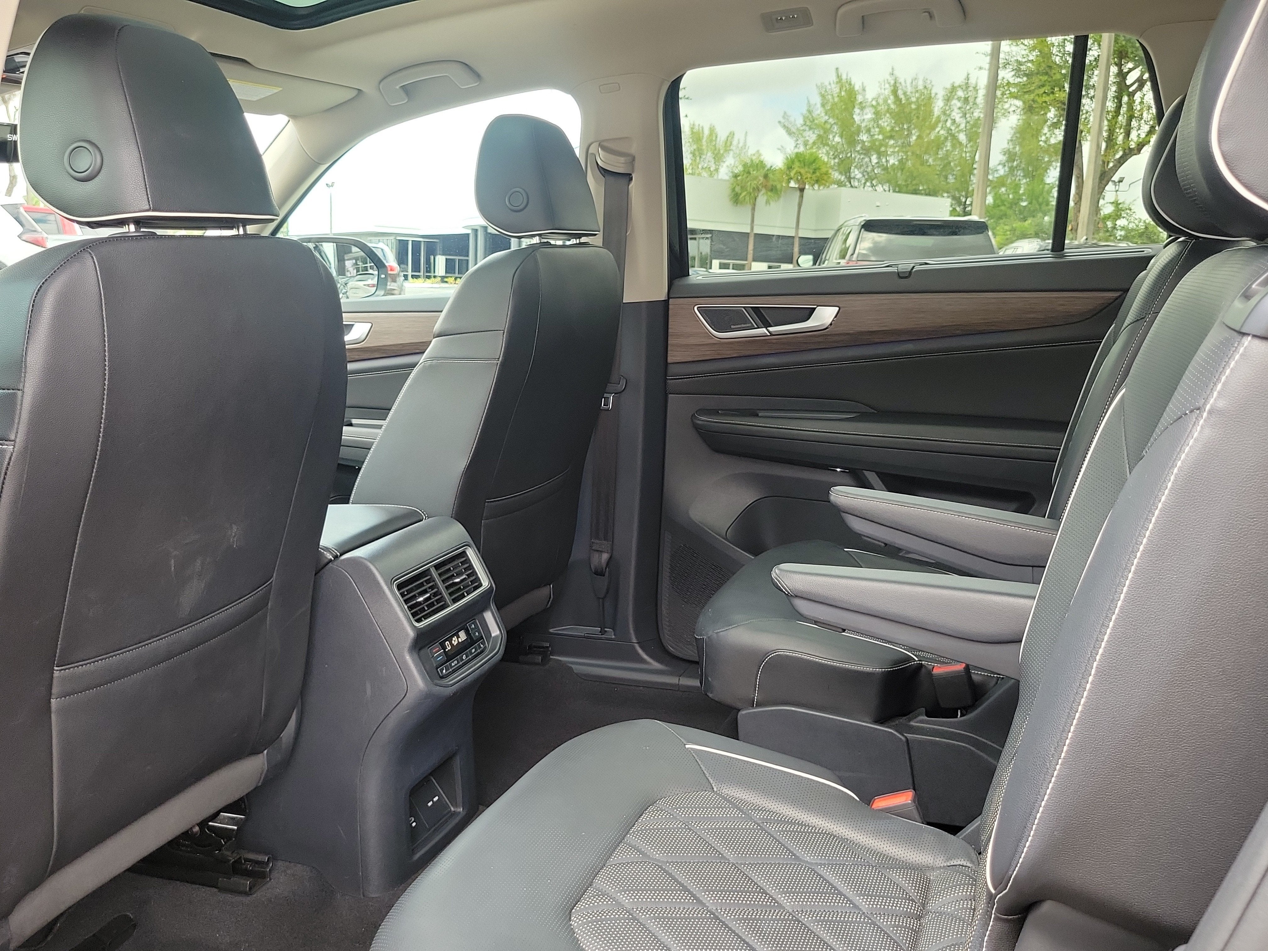 2025 Volkswagen Atlas 2.0T SEL Premium R-Line