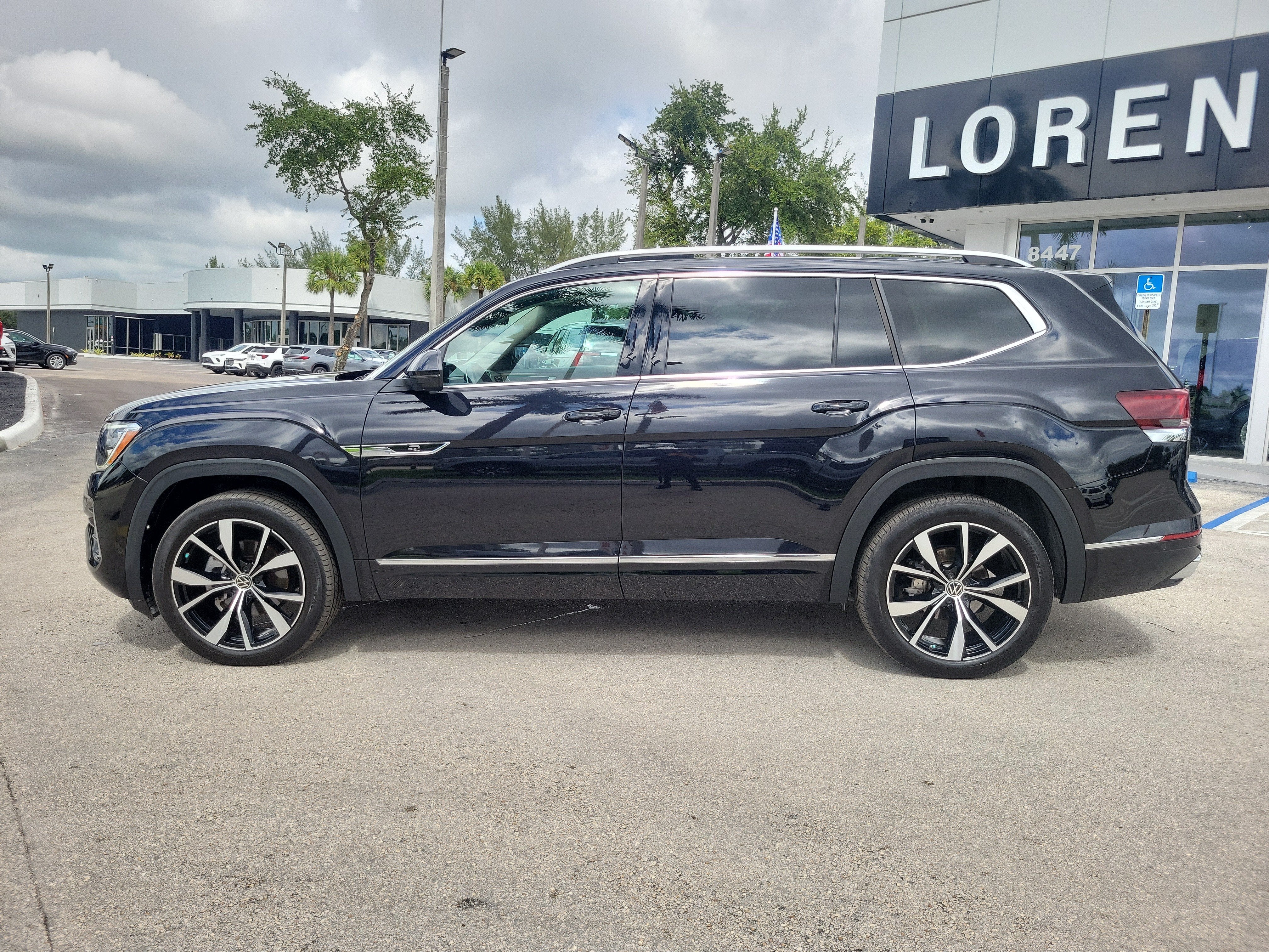 2025 Volkswagen Atlas 2.0T SEL Premium R-Line