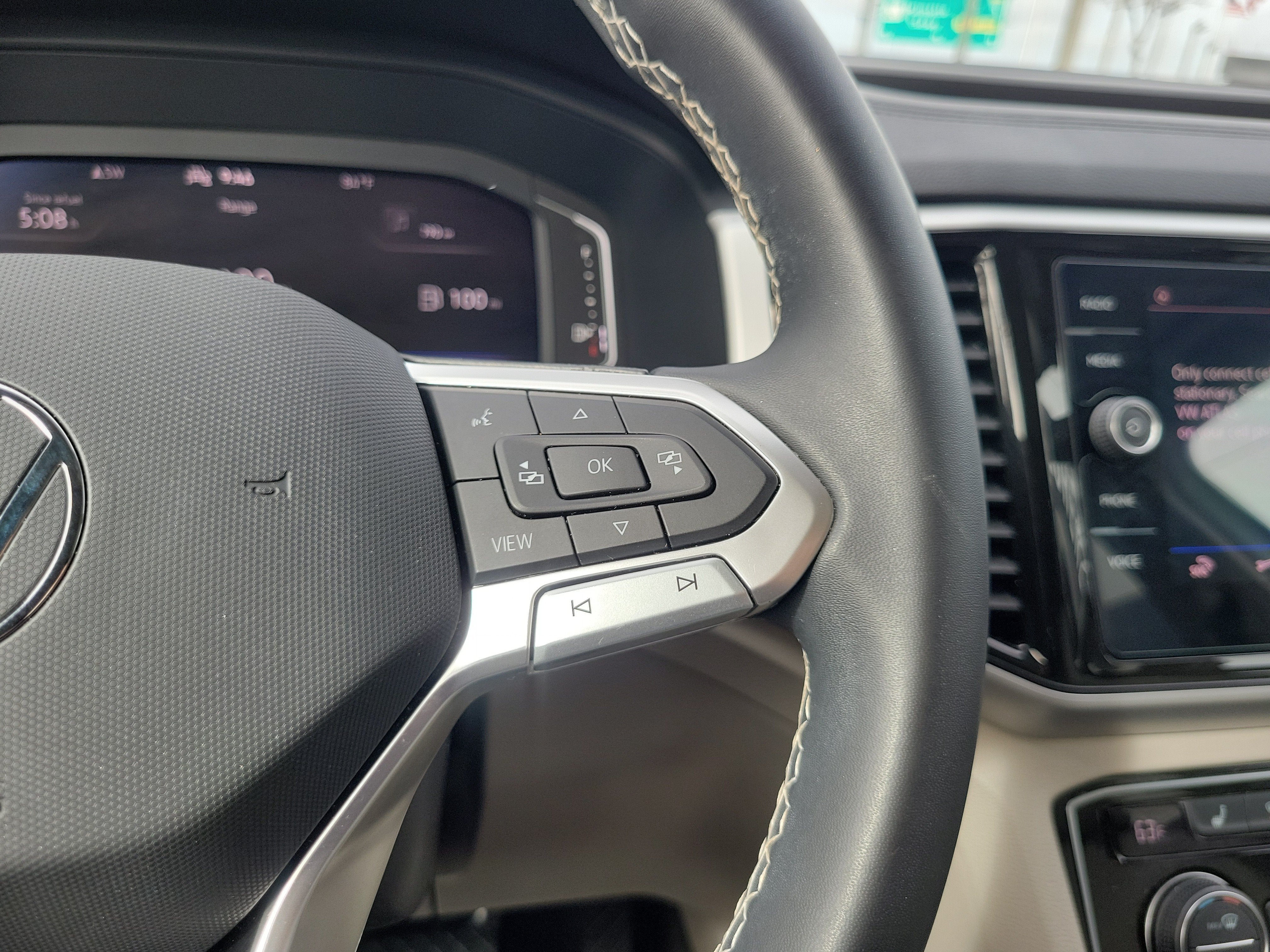 2022 Volkswagen Atlas 3.6L V6 SE w/Technology