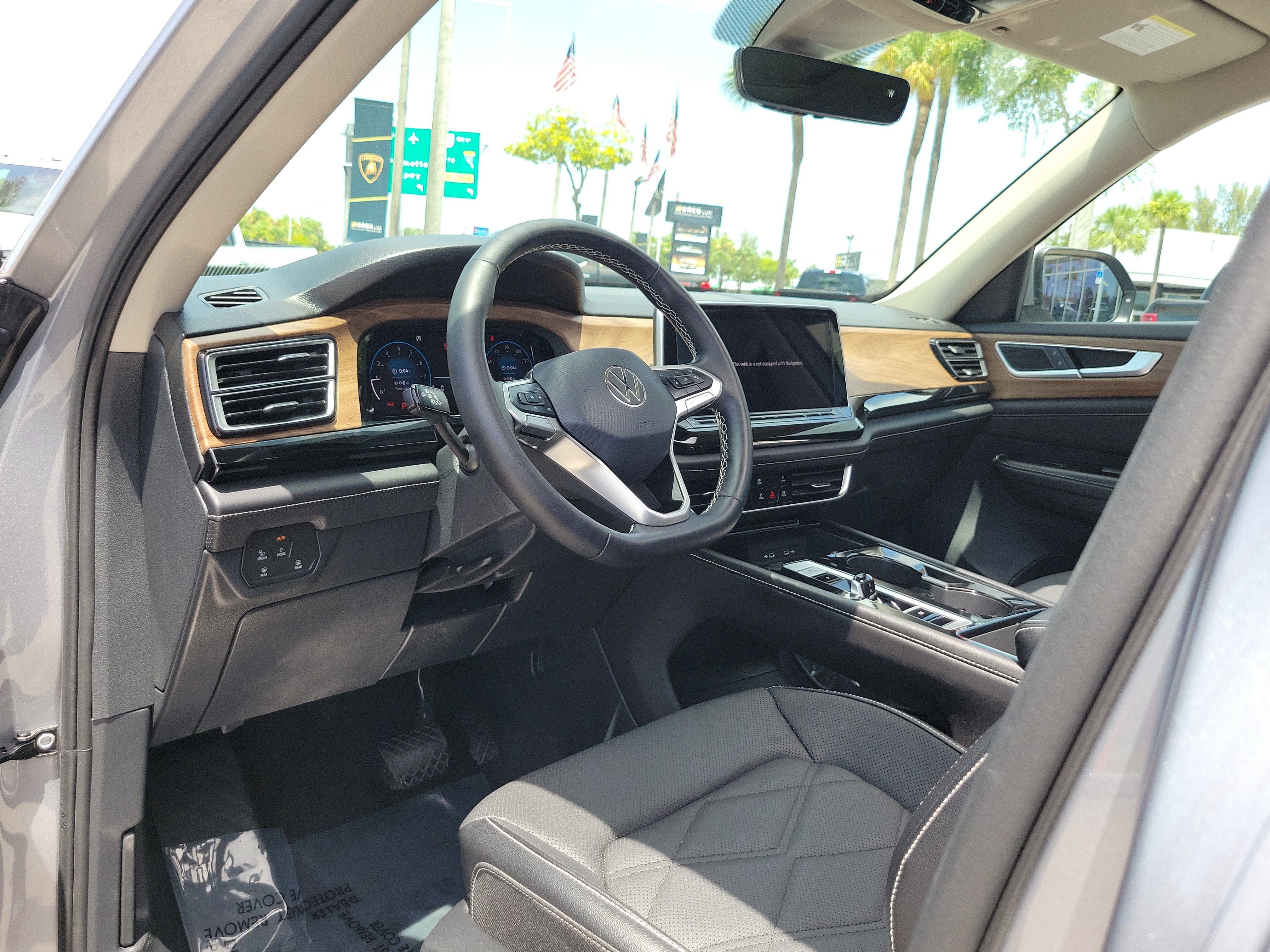 2024 Volkswagen Atlas 2.0T SE w/Technology