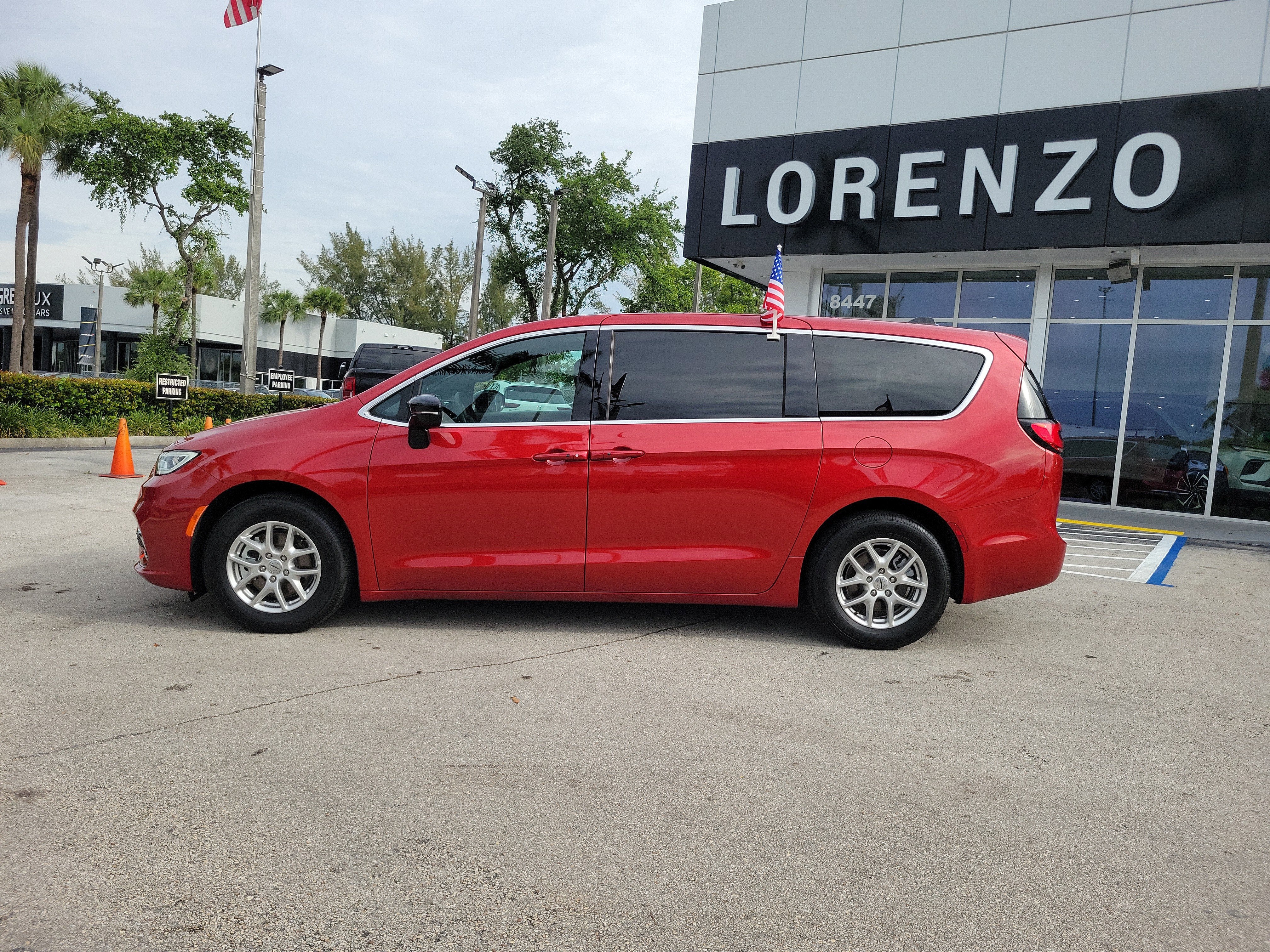 2025 Chrysler Pacifica Select