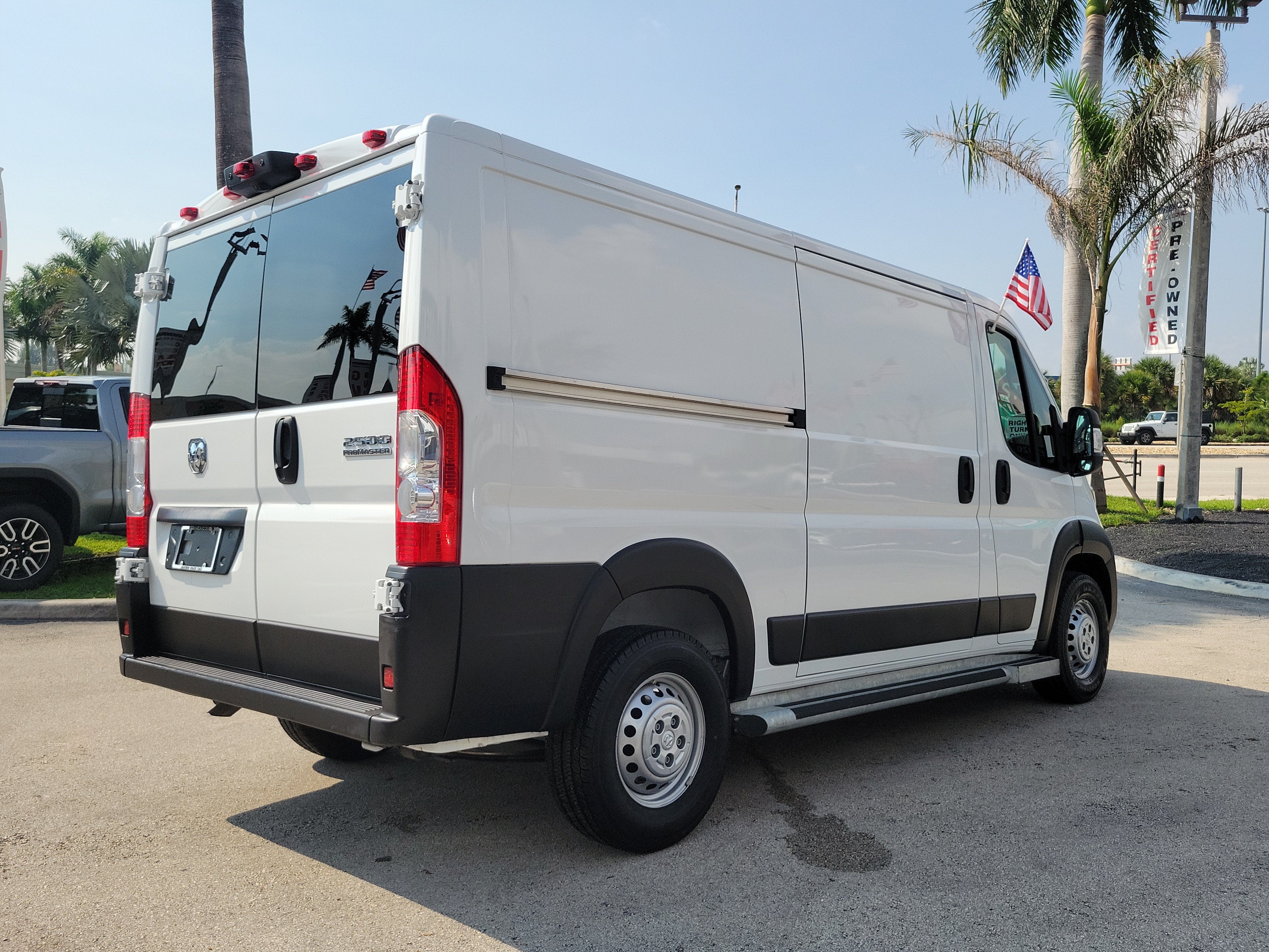2025 RAM ProMaster Cargo Van Tradesman