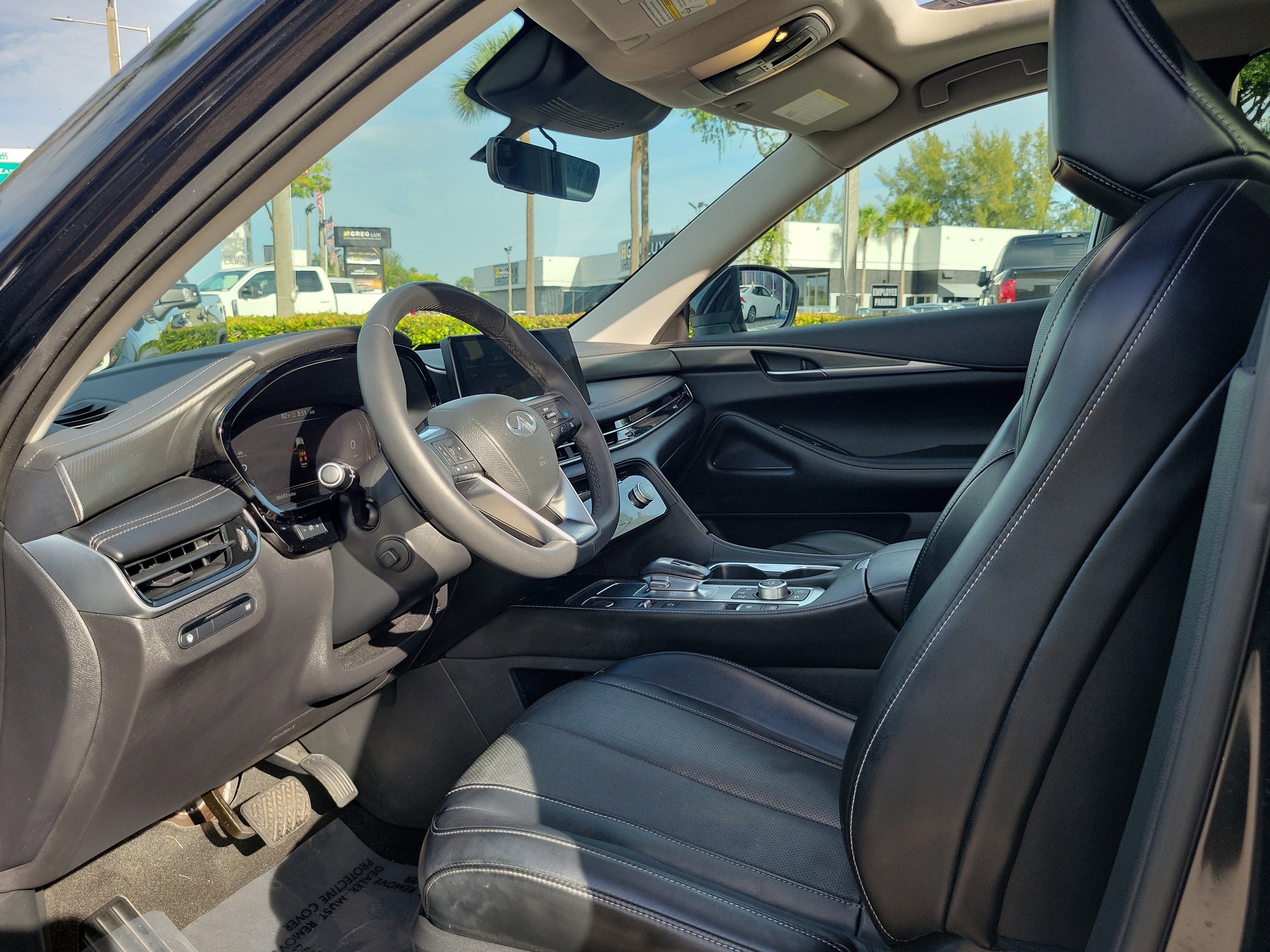2023 INFINITI QX60 LUXE