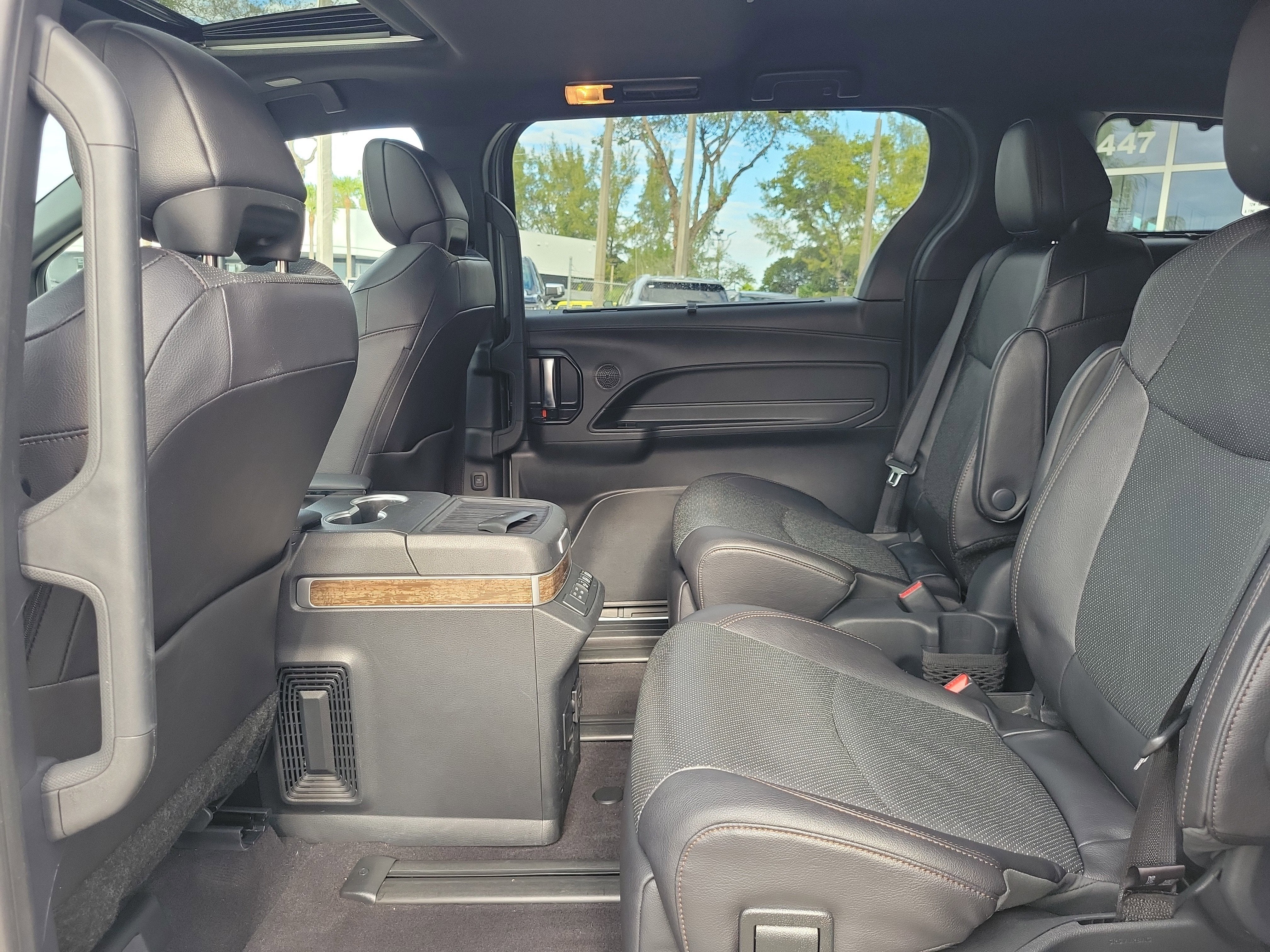 2025 Toyota Sienna Platinum