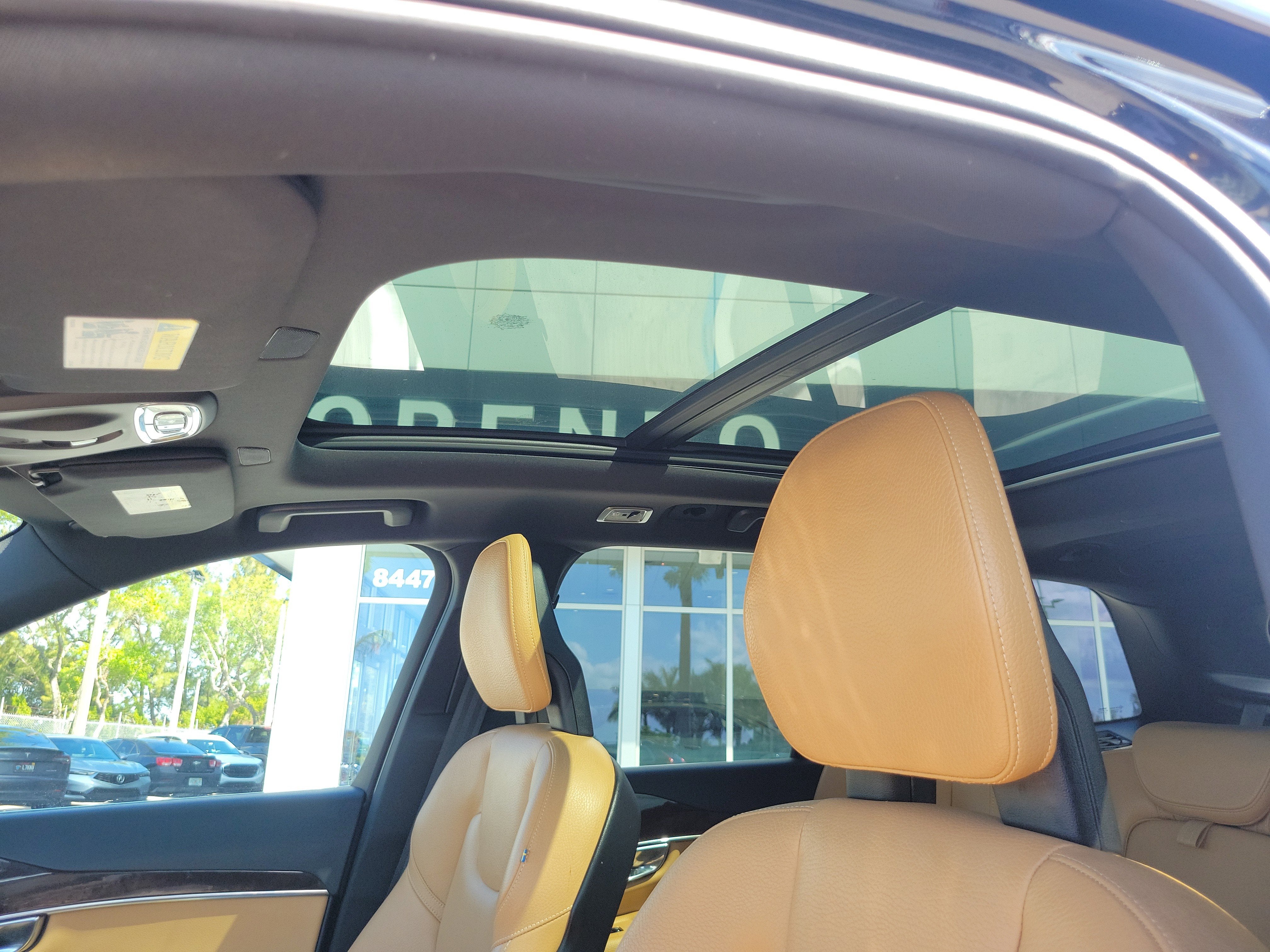 2016 Volvo XC90 T6 Momentum