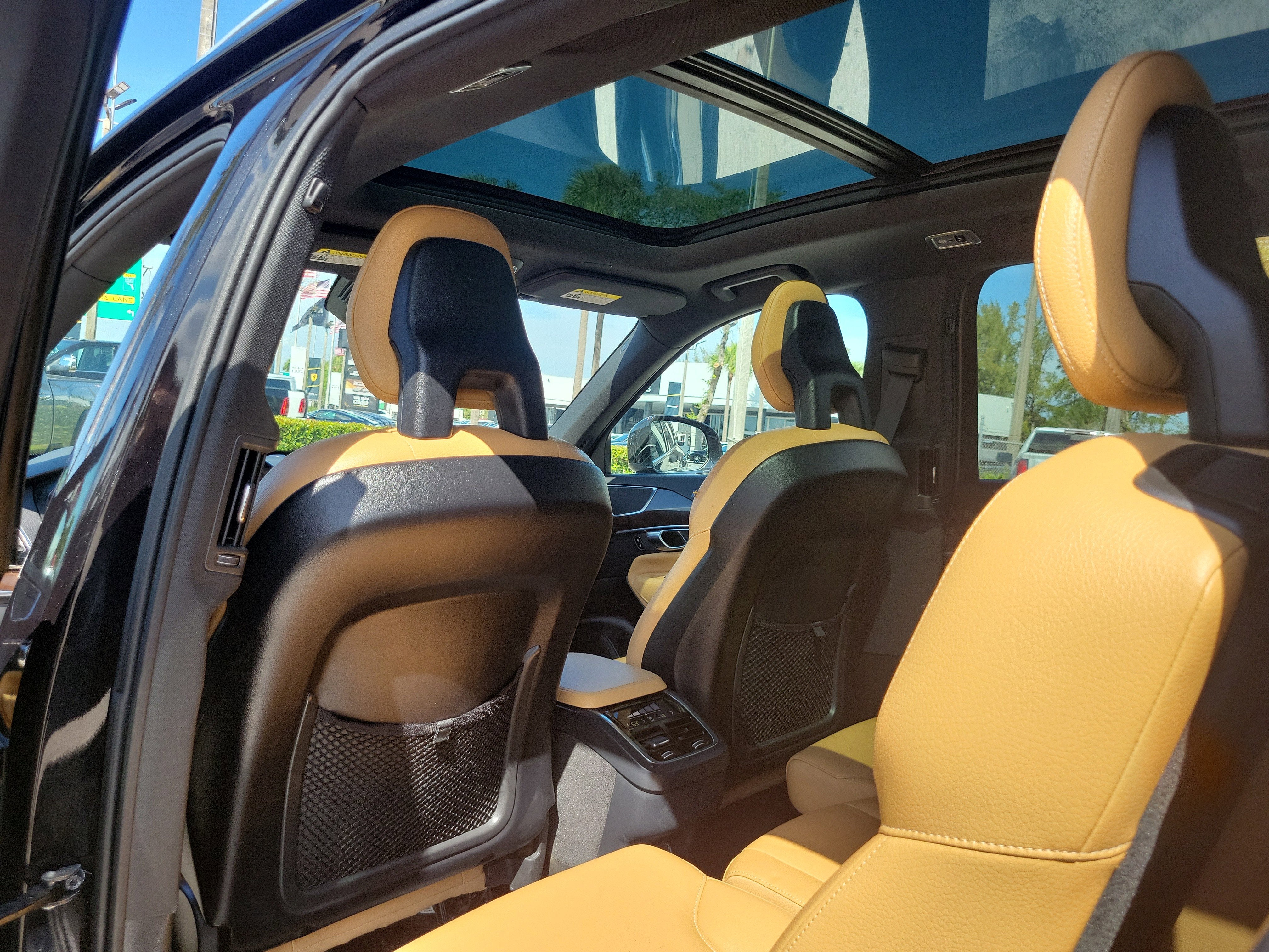 2016 Volvo XC90 T6 Momentum