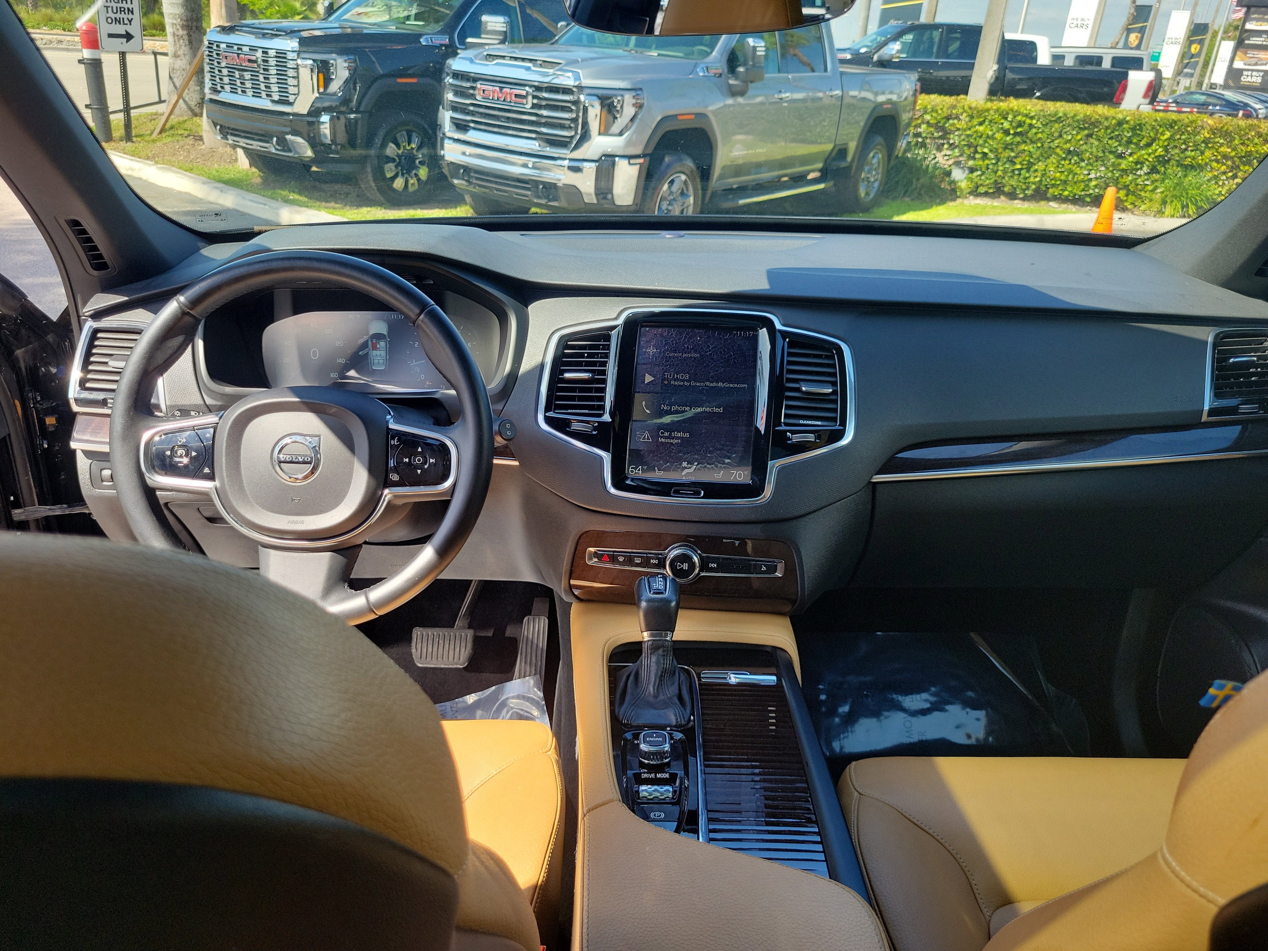 2016 Volvo XC90 T6 Momentum