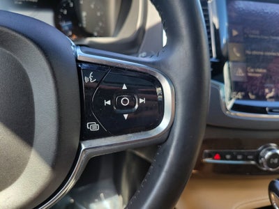 2016 Volvo XC90 T6 Momentum