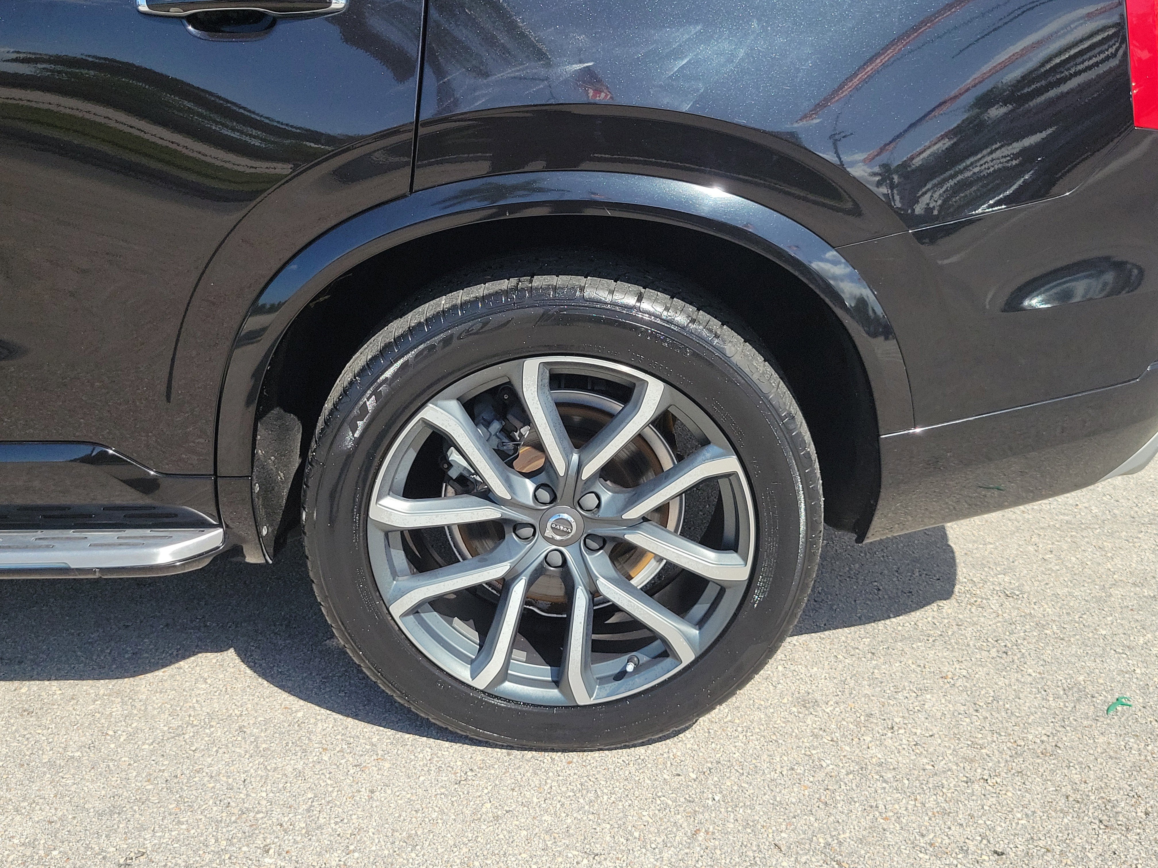 2016 Volvo XC90 T6 Momentum