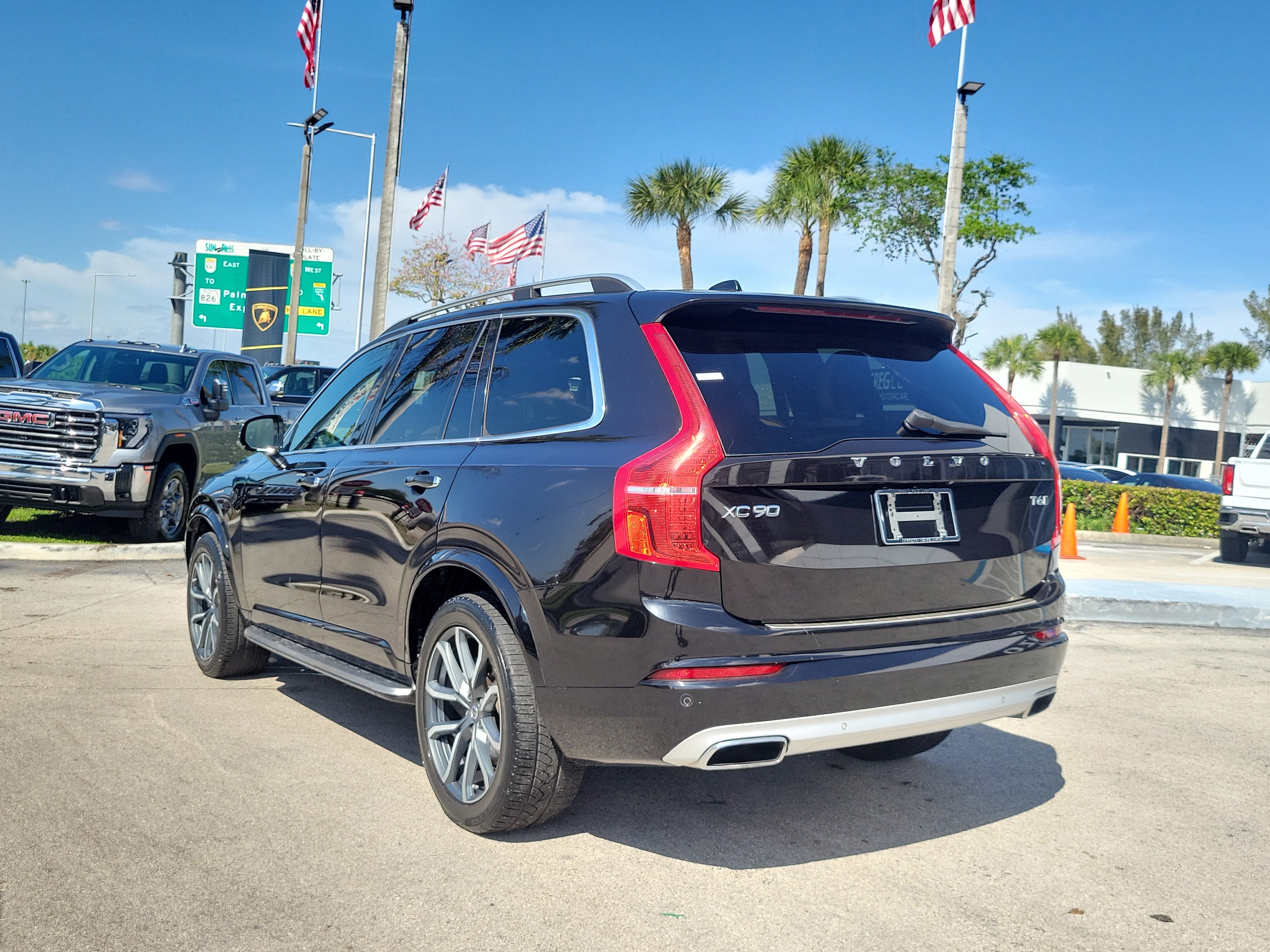 2016 Volvo XC90 T6 Momentum
